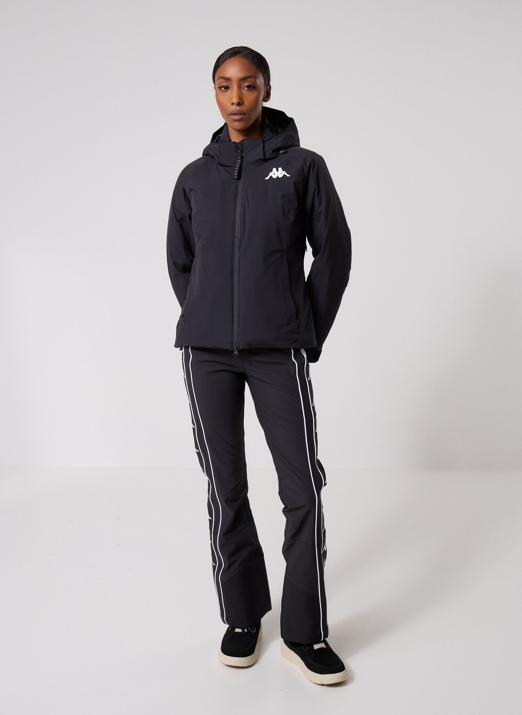 Rechte broeken 6CENTO 685 222 BANDA dames zwart Kappa Rechte broeken 6CENTO 685 222 BANDA dames zwart BLACK/WHITE