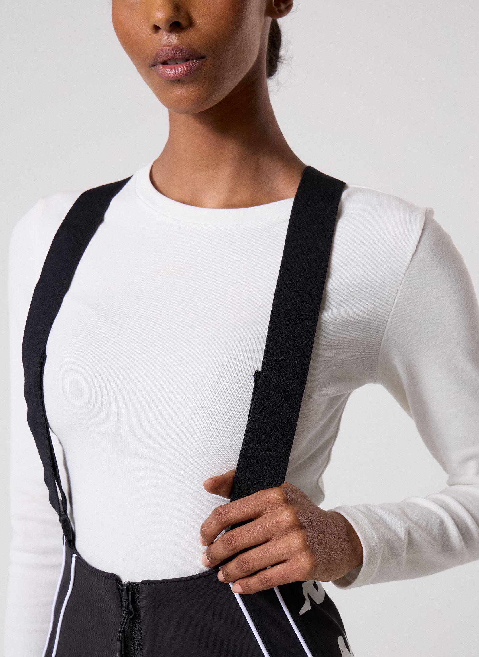 Rechte broeken 6CENTO 685 222 BANDA dames zwart Kappa Rechte broeken 6CENTO 685 222 BANDA dames zwart BLACK/WHITE
