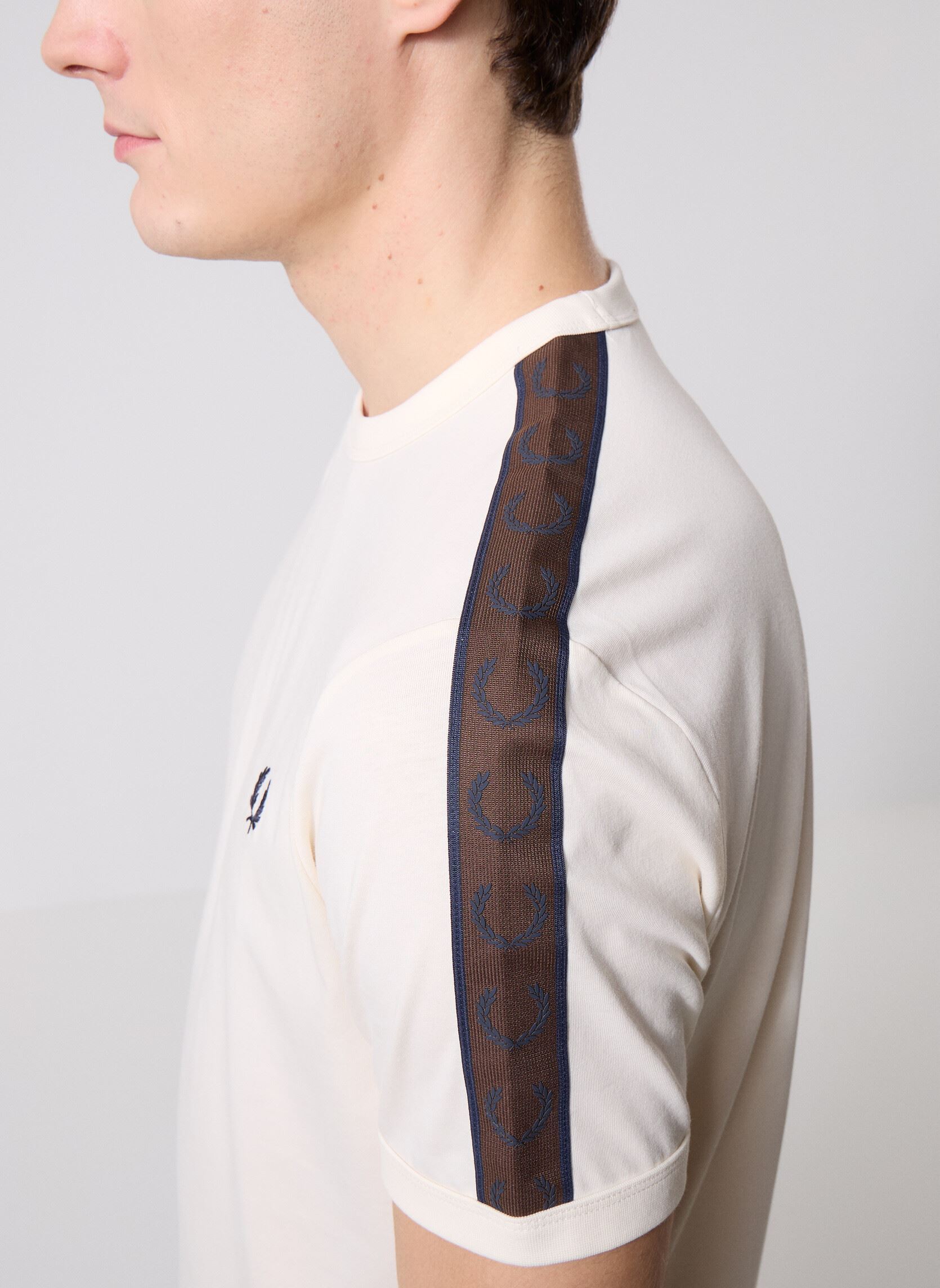 Kurzarm-T-Shirts Contrast Tape Ringer T-Shirt herren weiß Fred Perry Kurzarm-T-Shirts Contrast Tape Ringer T-Shirt herren weiß ECRU/BURNTOBACCO