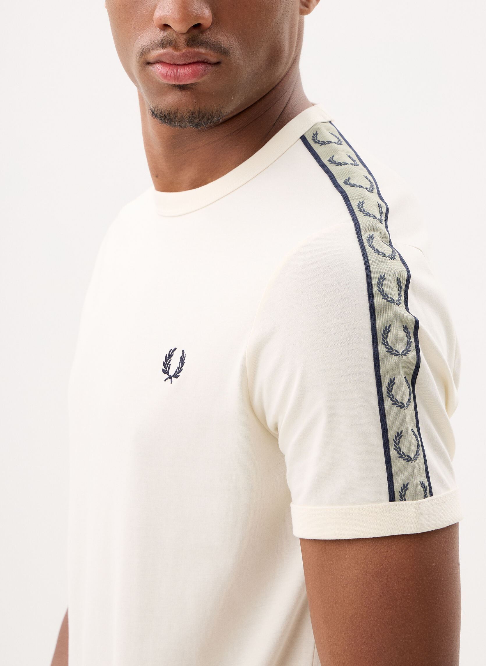 Kurzarm-T-Shirts Contrast Tape Ringer T-Shirt herren weiß Fred Perry Kurzarm-T-Shirts Contrast Tape Ringer T-Shirt herren weiß ECRU/NAVY