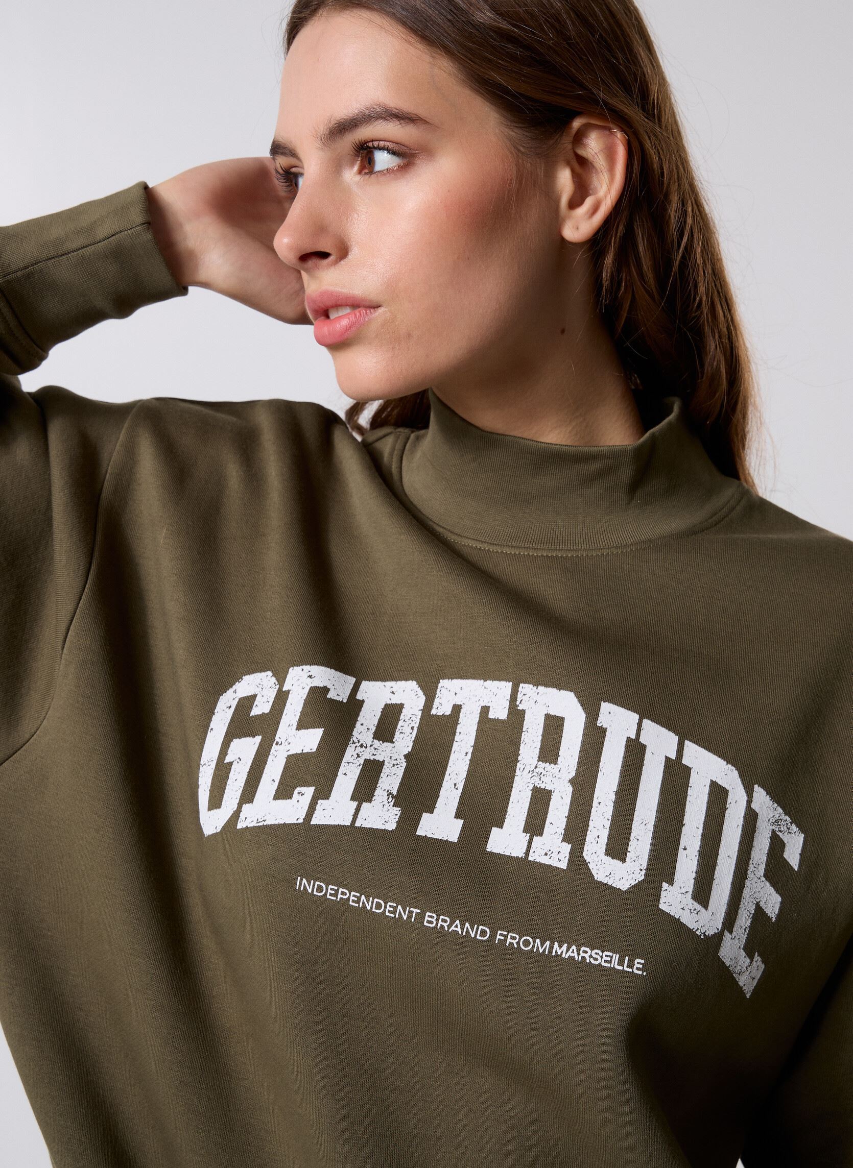 Sweatshirts Adrianna College Sweat femme vert Gertrude Sweatshirts Adrianna College Sweat femme vert KHAKI