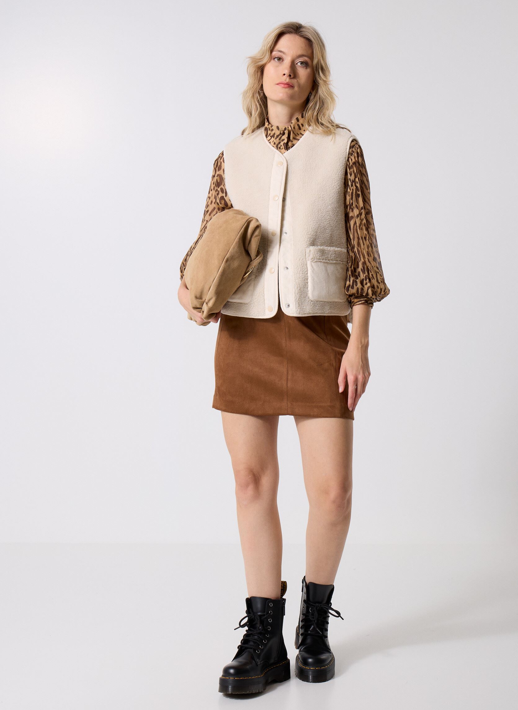 Kurze Röcke VMHAZEL HW SHORT FAUX SUEDE SKIRT damen braun Vero Moda Kurze Röcke VMHAZEL HW SHORT FAUX SUEDE SKIRT damen braun DACHSHUND