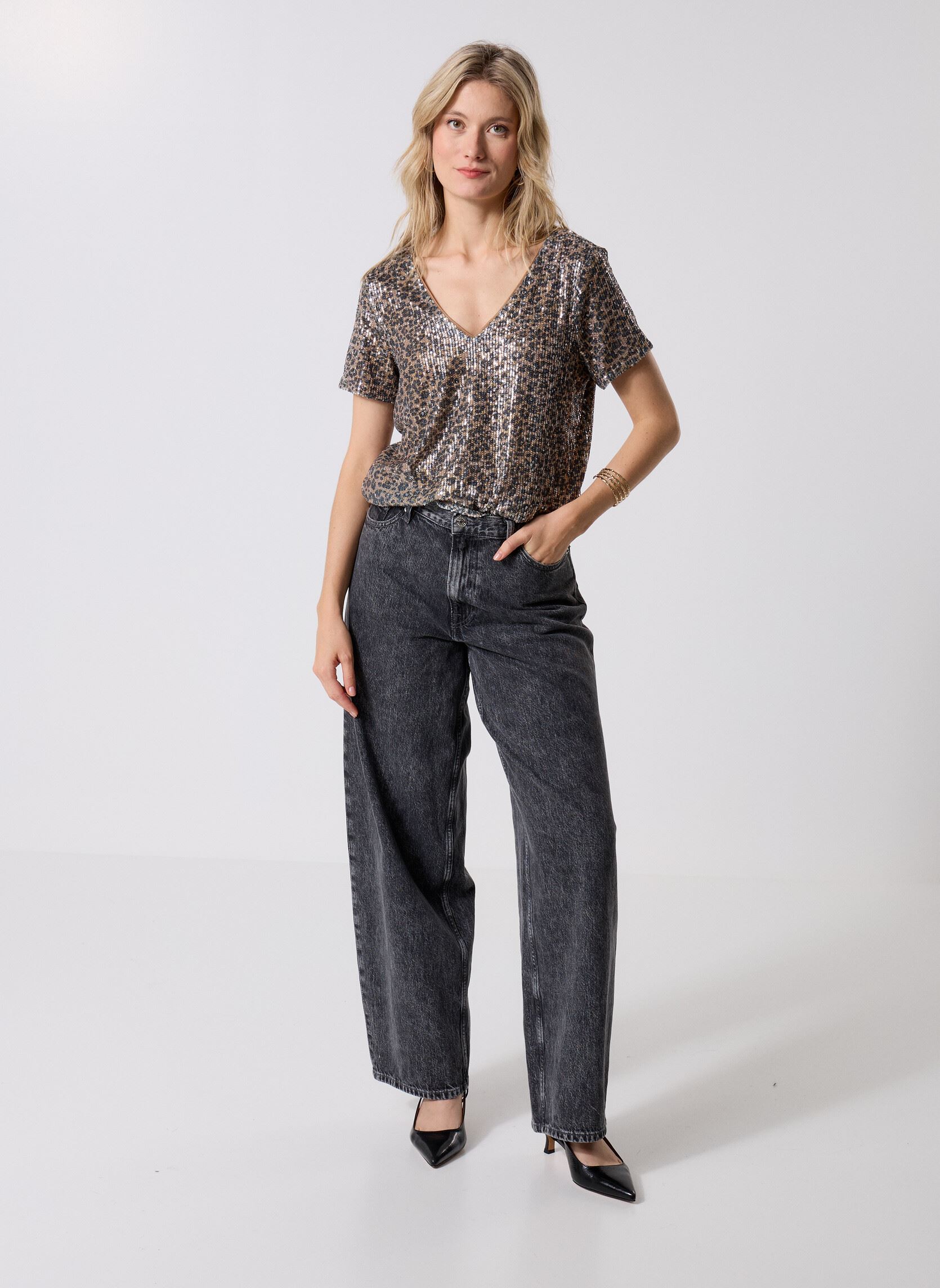 Tee-shirts manches courtes VMHANYA SQ S/S V-NECK TOP JRS BTQ femme marron Vero Moda Tee-shirts manches courtes VMHANYA SQ S/S V-NECK TOP JRS BTQ femme marron Silver Mink
