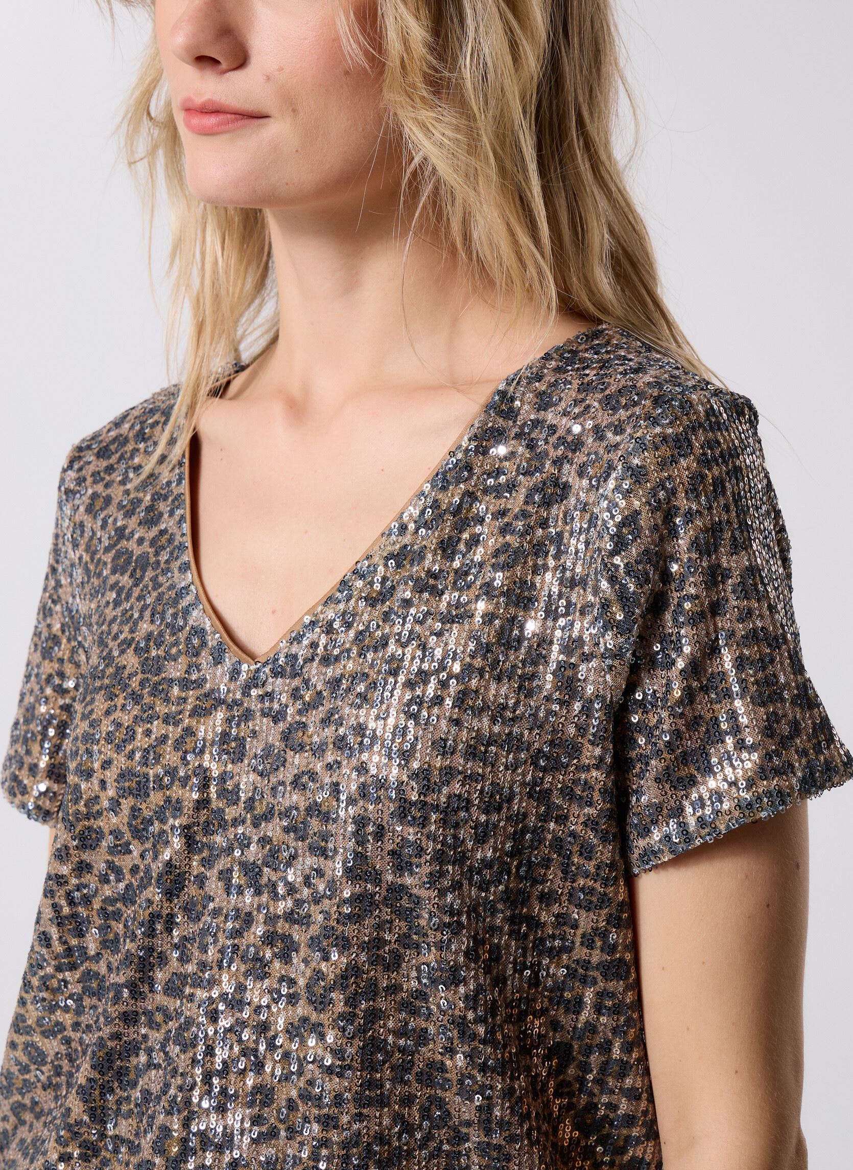 Tee-shirts manches courtes VMHANYA SQ S/S V-NECK TOP JRS BTQ femme marron Vero Moda Tee-shirts manches courtes VMHANYA SQ S/S V-NECK TOP JRS BTQ femme marron Silver Mink