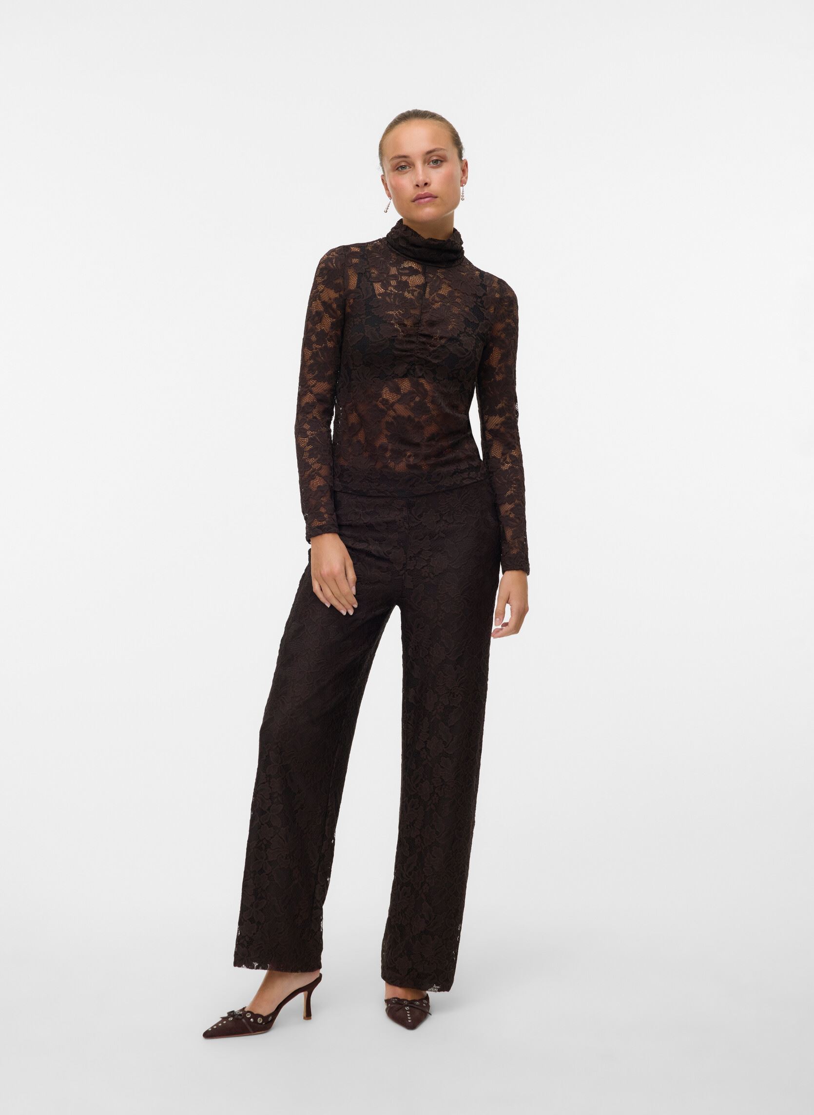 Blouses met lange mouwen VMNELINE LS HIGH NECK TOP JRS GA dames bruin Vero Moda Blouses met lange mouwen VMNELINE LS HIGH NECK TOP JRS GA dames bruin CHOCOLATE TORTE