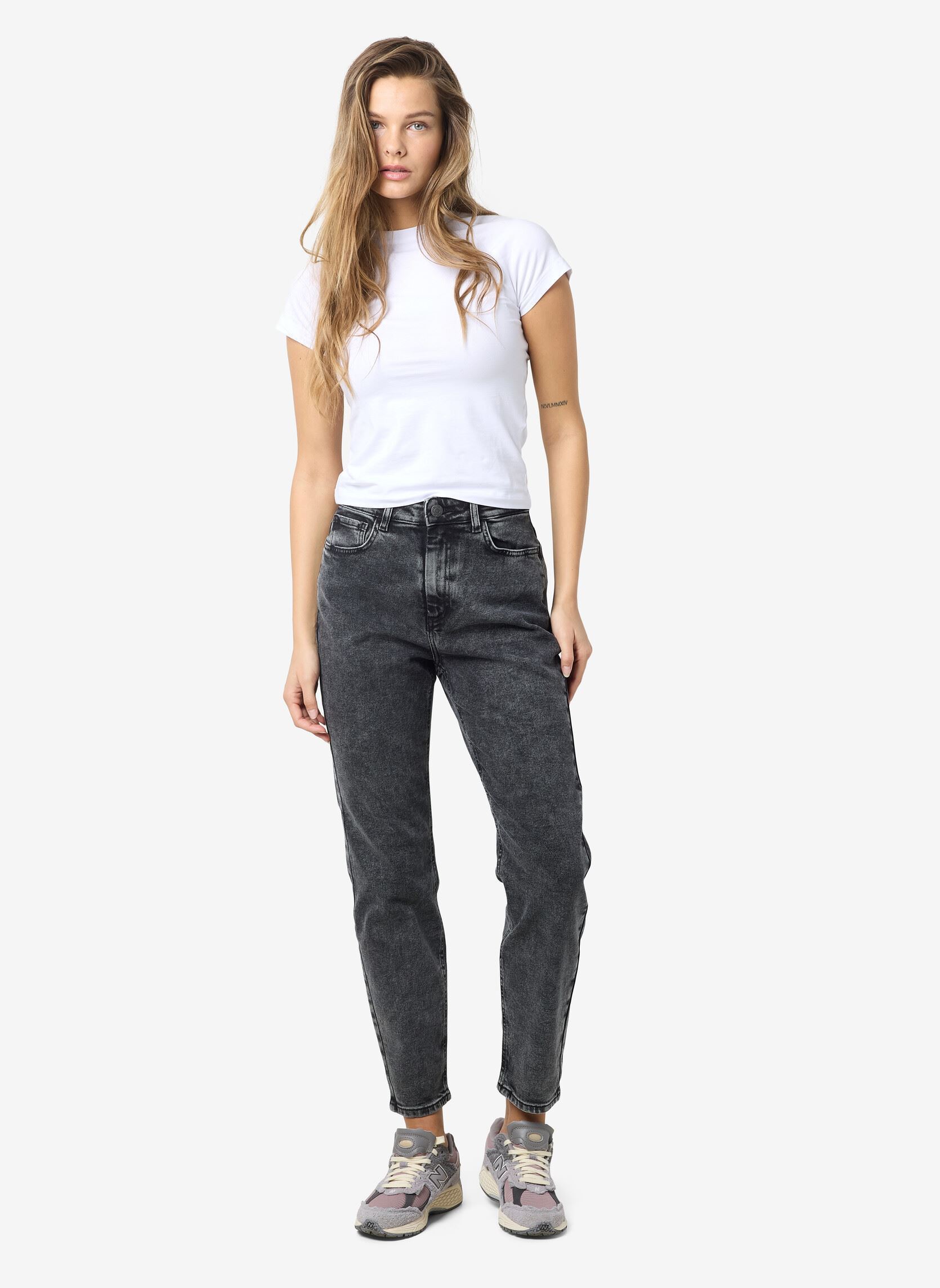 Jeans slim et skinny NMMONI HW STRAIGHT ANK AZ391DG FWD NOOS femme gris Noisy May Jeans slim et skinny NMMONI HW STRAIGHT ANK AZ391DG FWD NOOS femme gris Dark Grey Denim