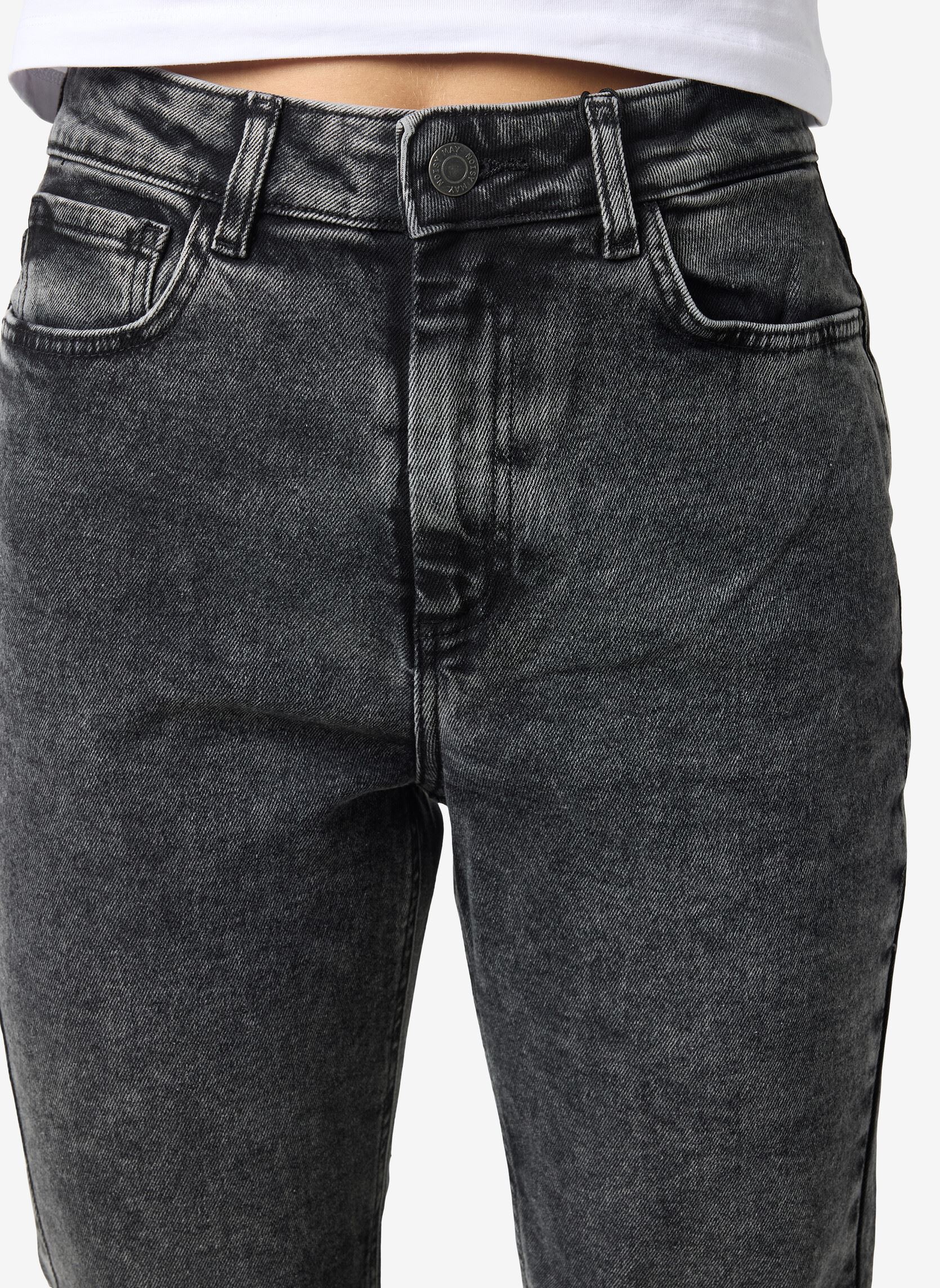 Jeans slim et skinny NMMONI HW STRAIGHT ANK AZ391DG FWD NOOS femme gris Noisy May Jeans slim et skinny NMMONI HW STRAIGHT ANK AZ391DG FWD NOOS femme gris Dark Grey Denim