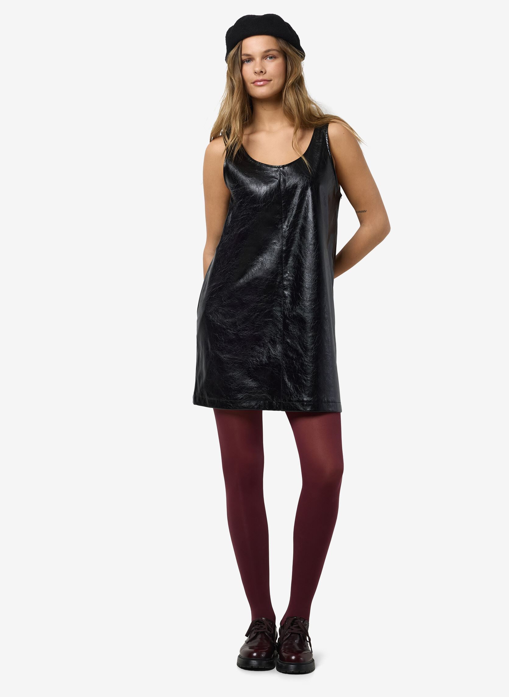 Jurken NMKANE PINAFORE VINYL DRESS dames zwart Noisy May Jurken NMKANE PINAFORE VINYL DRESS dames zwart Black