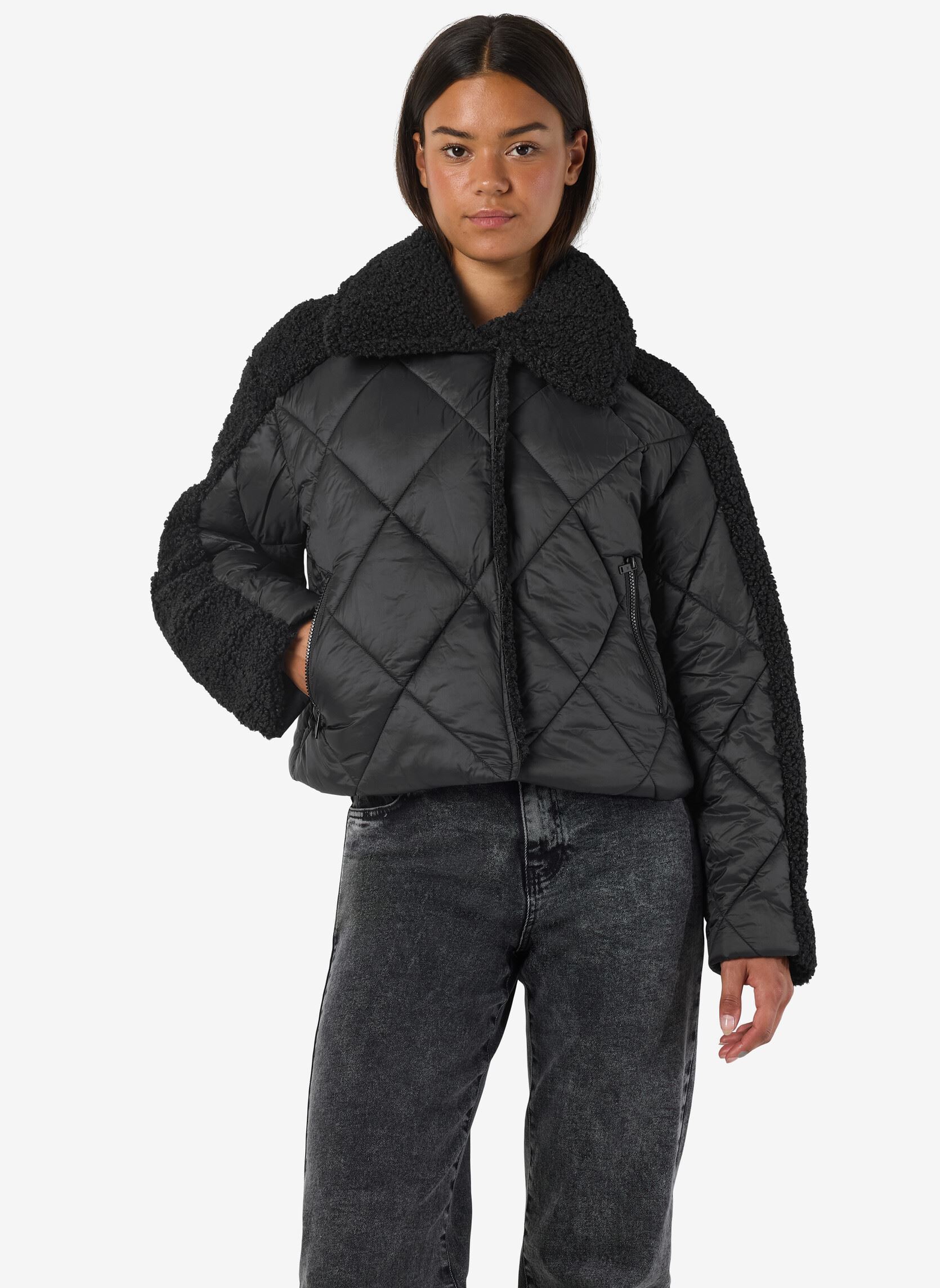Gewatteerde jassen NMGEMMA L/S SHORT PUFFER JACKET dames zwart Noisy May Gewatteerde jassen NMGEMMA L/S SHORT PUFFER JACKET dames zwart Black
