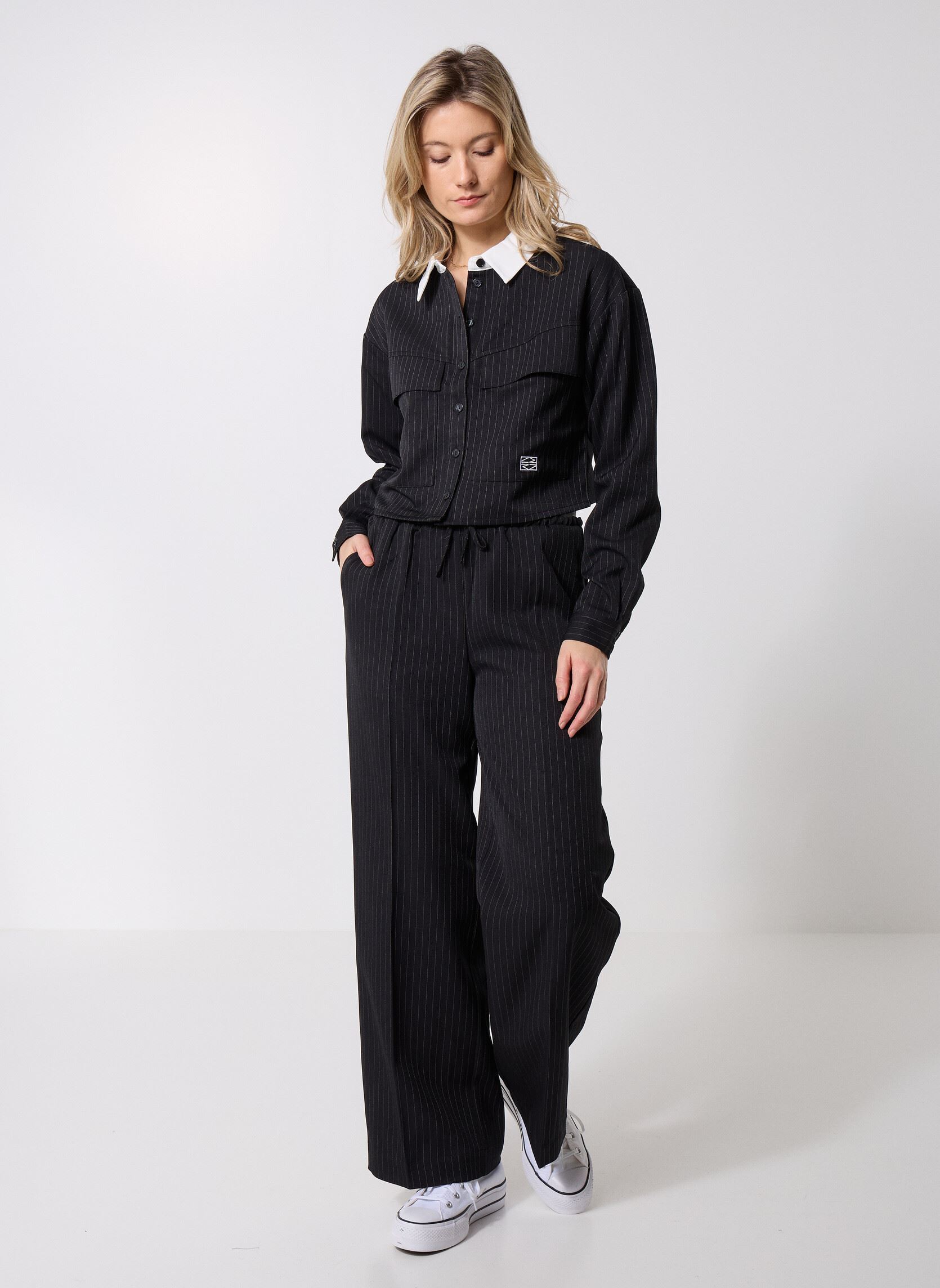 Lange mouw overhemden NMDALLAS L/S CROP PINSTRIPE SHIRT FWD dames zwart Noisy May Lange mouw overhemden NMDALLAS L/S CROP PINSTRIPE SHIRT FWD dames zwart Black