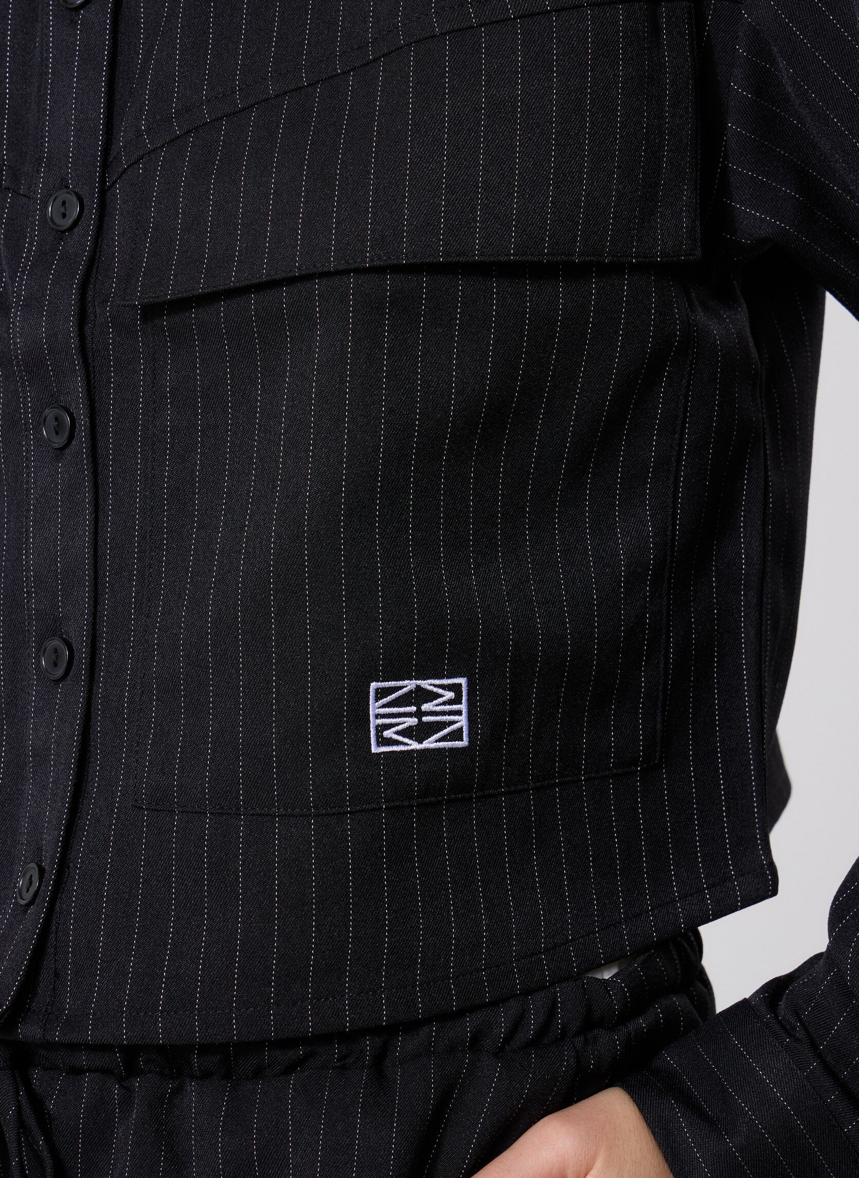 Lange mouw overhemden NMDALLAS L/S CROP PINSTRIPE SHIRT FWD dames zwart Noisy May Lange mouw overhemden NMDALLAS L/S CROP PINSTRIPE SHIRT FWD dames zwart Black