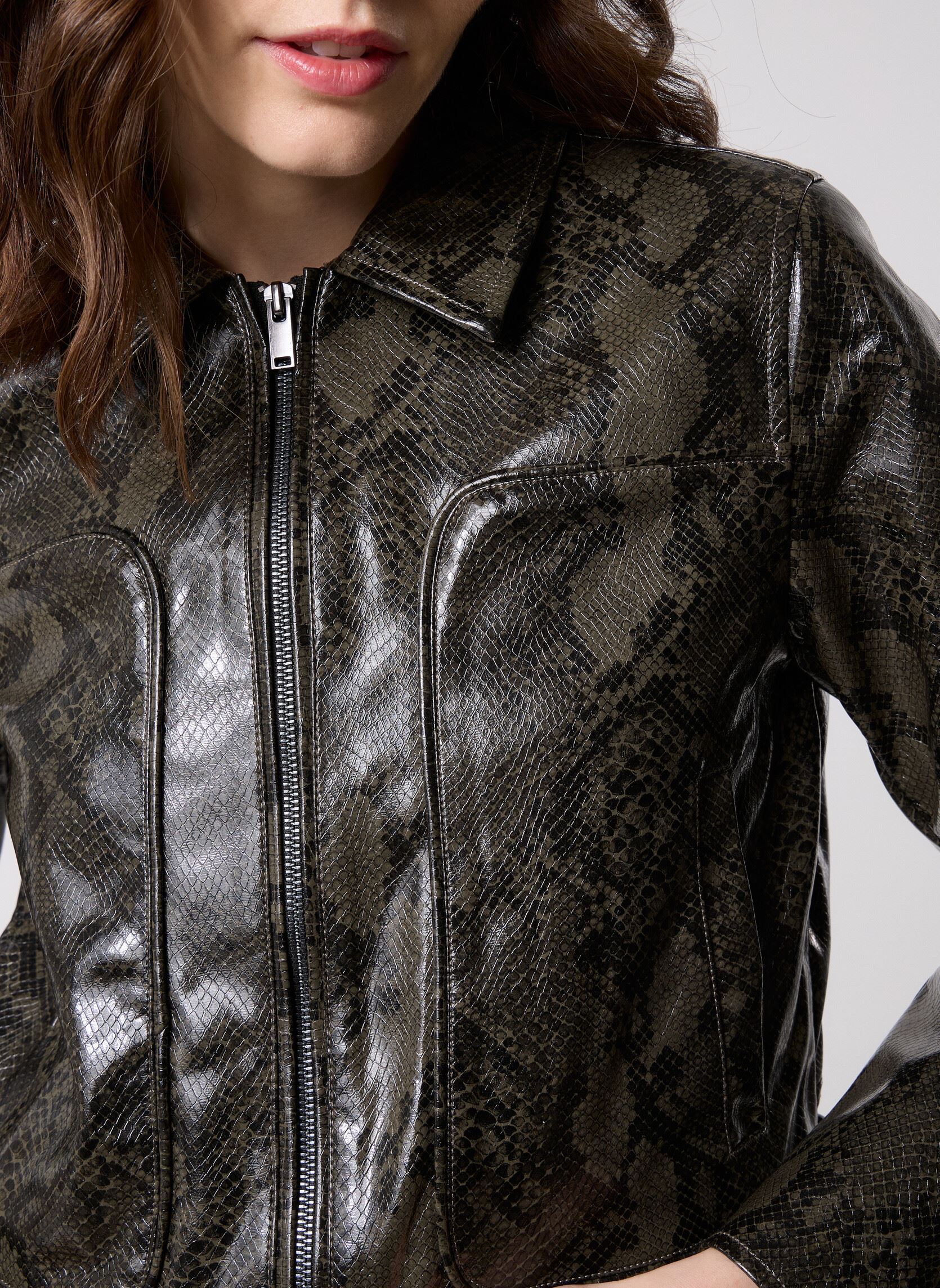 Jassen Vilisana L/S Snake Zipper Pu Jacket dames groen Vila Jassen Vilisana L/S Snake Zipper Pu Jacket dames groen Deep Depths
