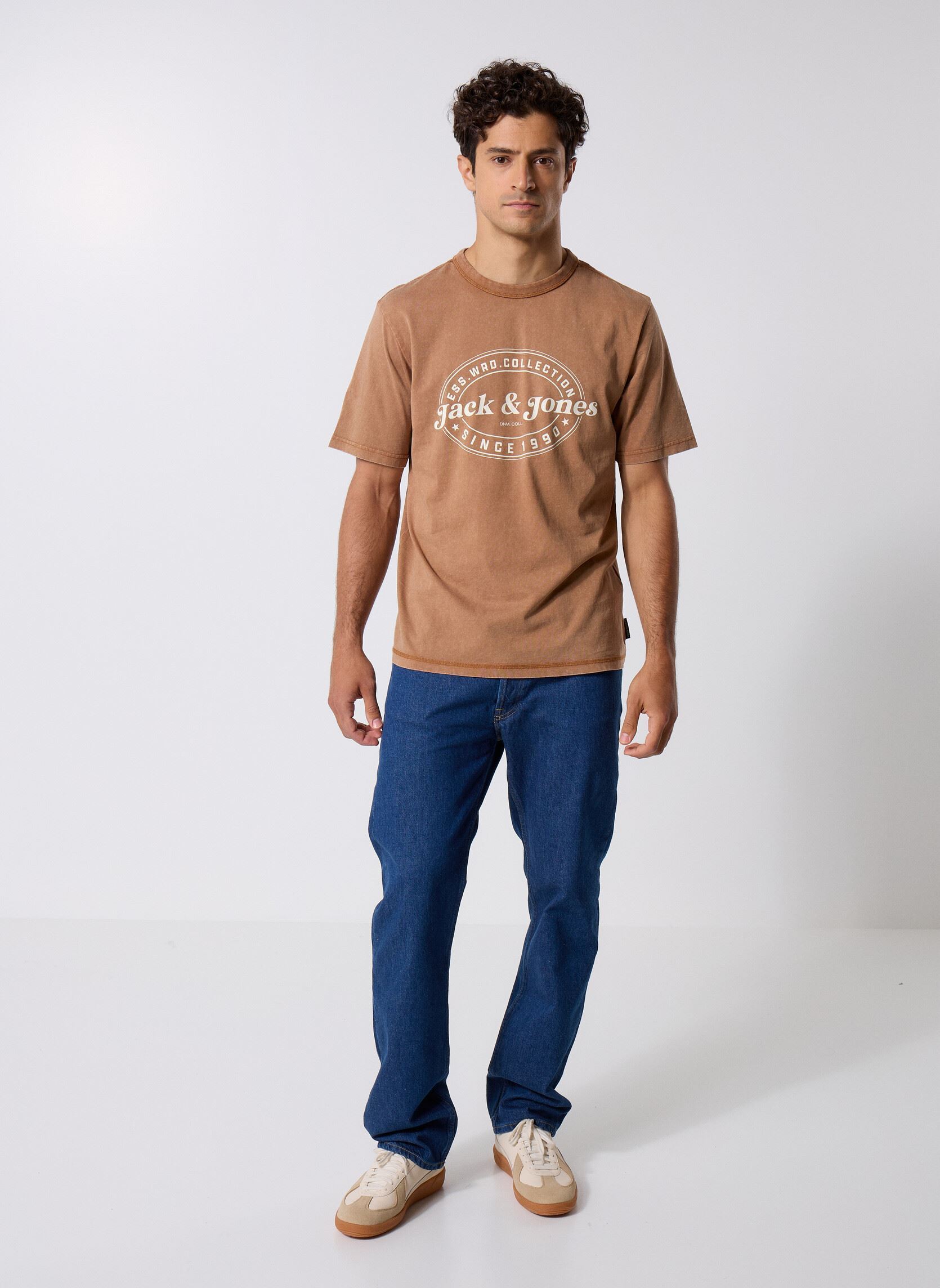 Tee-shirts manches courtes Jjedover Print Tee Ss Crew Neck Sn homme marron Jack & Jones Tee-shirts manches courtes Jjedover Print Tee Ss Crew Neck Sn homme marron MONKS ROBE