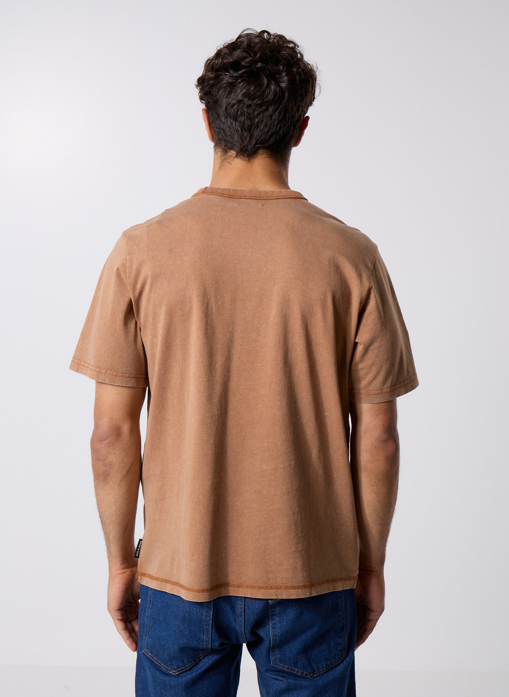 Tee-shirts manches courtes Jjedover Print Tee Ss Crew Neck Sn homme marron Jack & Jones Tee-shirts manches courtes Jjedover Print Tee Ss Crew Neck Sn homme marron MONKS ROBE
