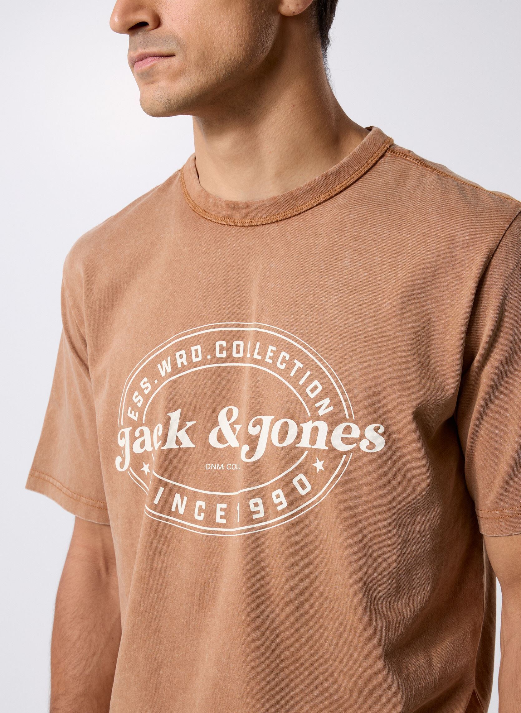 Tee-shirts manches courtes Jjedover Print Tee Ss Crew Neck Sn homme marron Jack & Jones Tee-shirts manches courtes Jjedover Print Tee Ss Crew Neck Sn homme marron MONKS ROBE