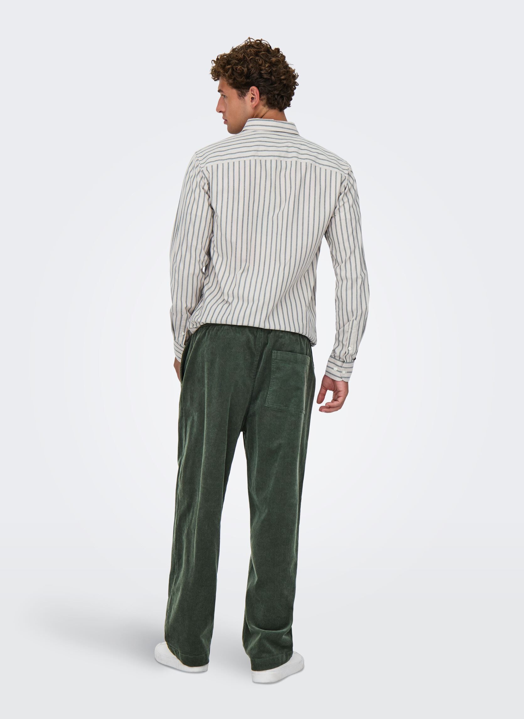 Wijde broeken ONSFADE LOOSE 0188 STRING CORD PANT heren groen Only & Sons Wijde broeken ONSFADE LOOSE 0188 STRING CORD PANT heren groen CASTOR GRAY