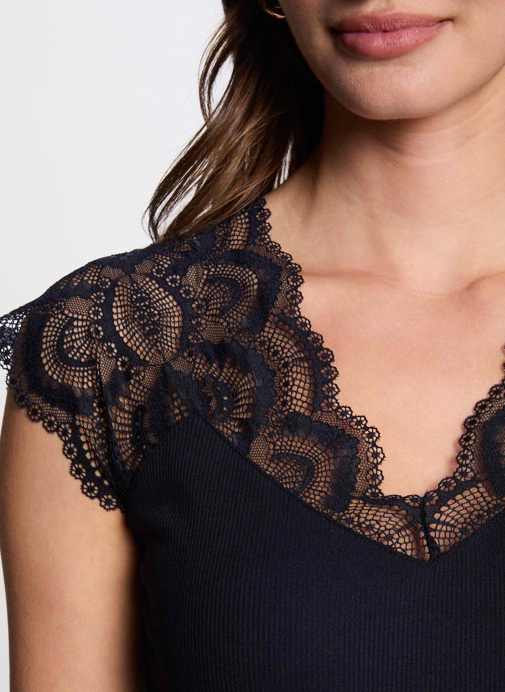 Fino a 74% su 3 o 6 canottiere da donna in cotone Coconuda