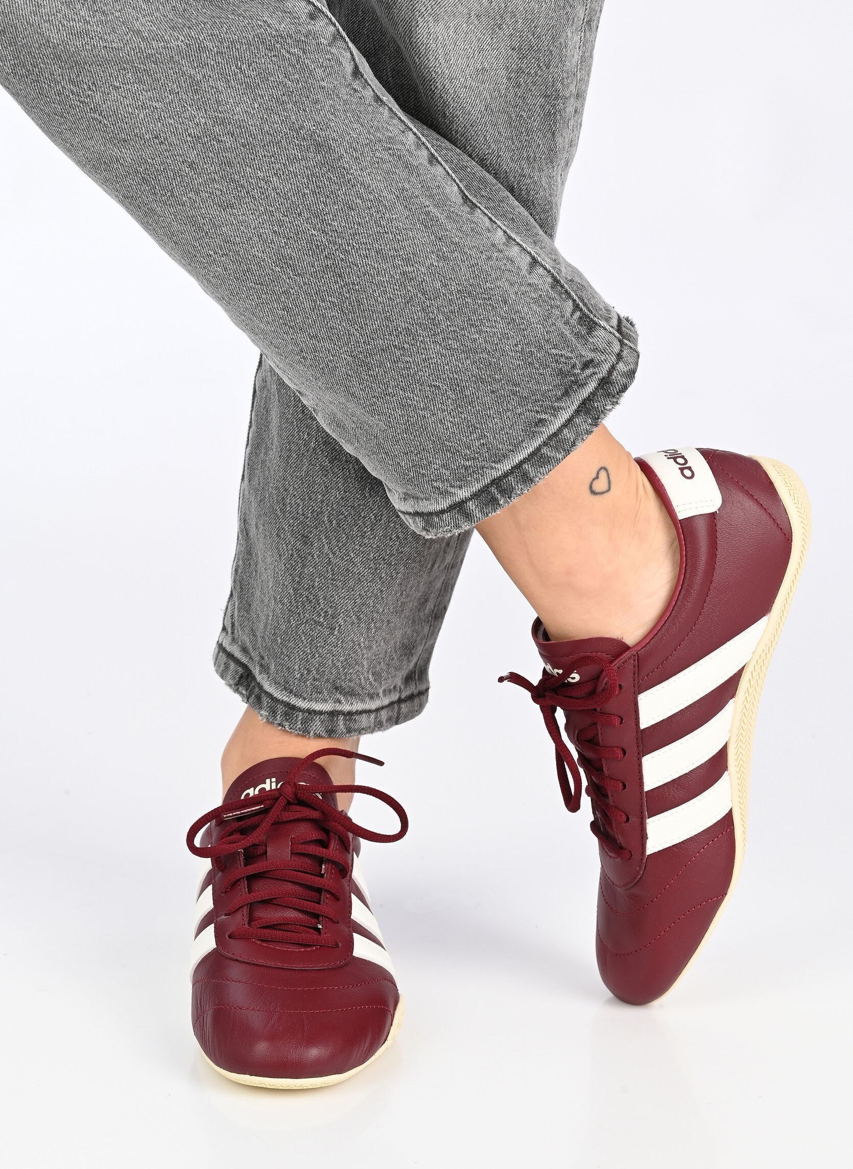 Baskets basses Grand Court LO W femme bordeaux adidas sportswear Baskets basses Grand Court LO W femme bordeaux SHARED/OWHITE/SHARED