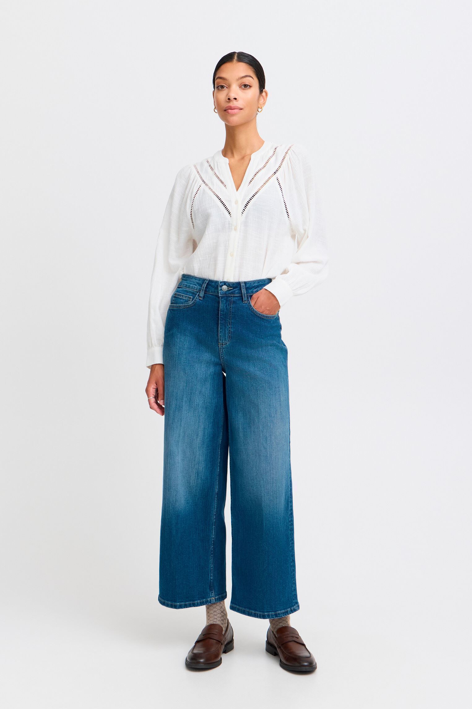 Wijde jeans / Flared Jeans BYKOMMA EMB JEANS - dames blauw B-Young Wijde jeans / Flared Jeans BYKOMMA EMB JEANS - dames blauw Mid Blue Denim