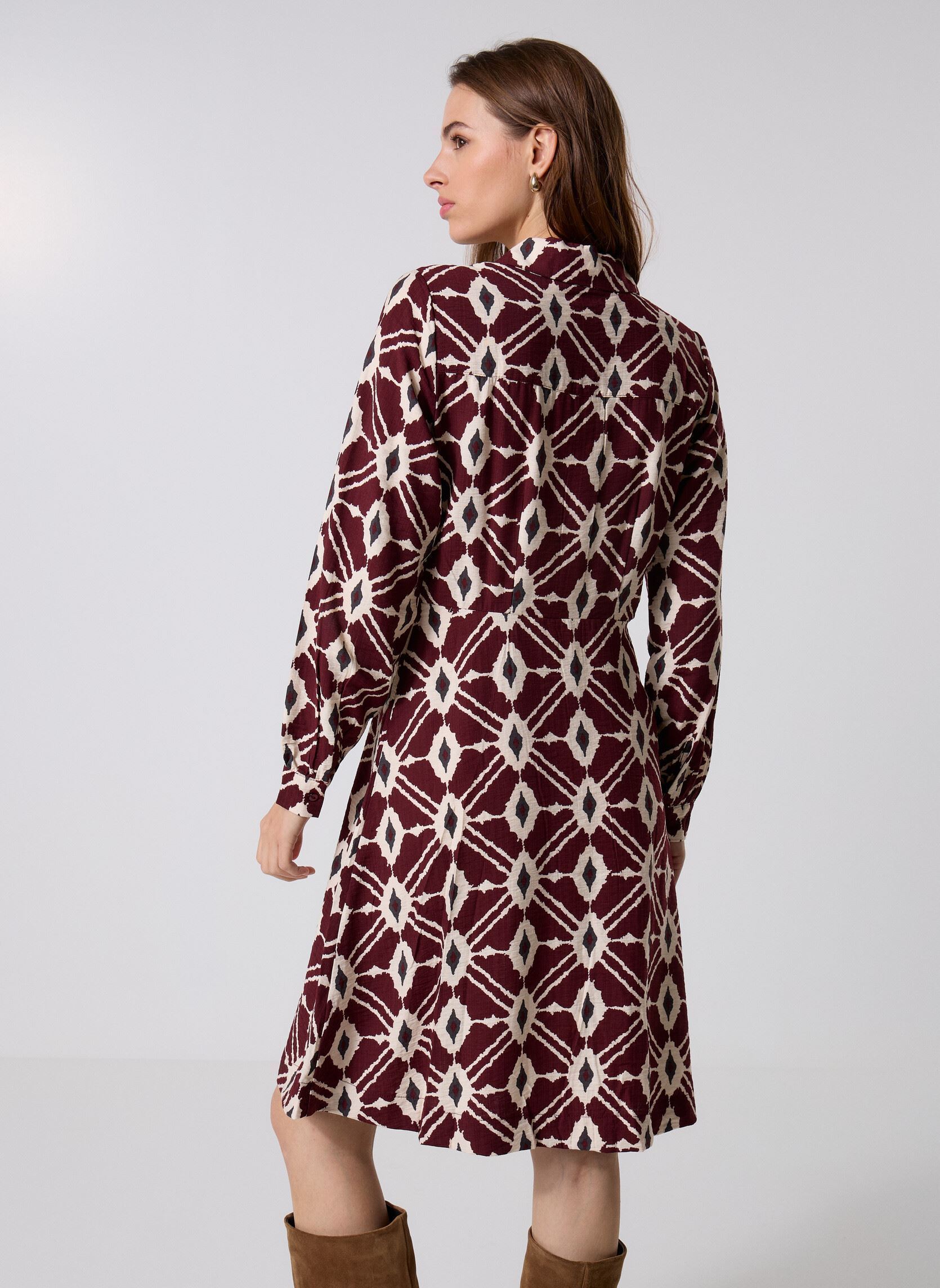 Jurken BYIKAIA SHIRT DRESS dames rood B-Young Jurken BYIKAIA SHIRT DRESS dames rood PORT ROYALE IKAT