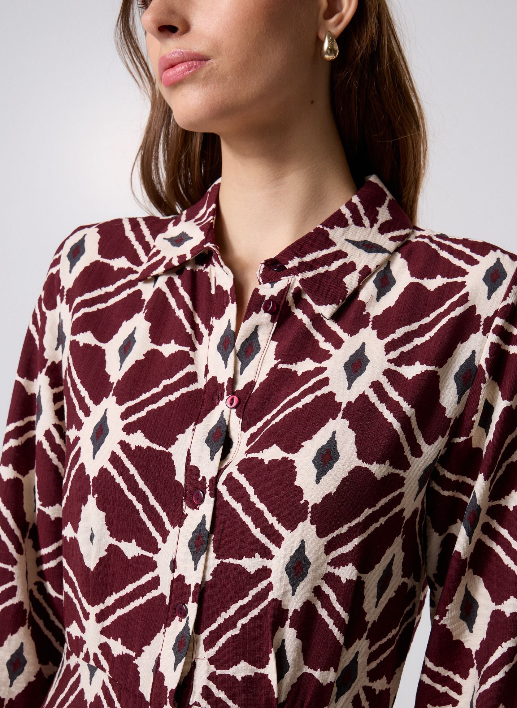 Jurken BYIKAIA SHIRT DRESS dames rood B-Young Jurken BYIKAIA SHIRT DRESS dames rood PORT ROYALE IKAT