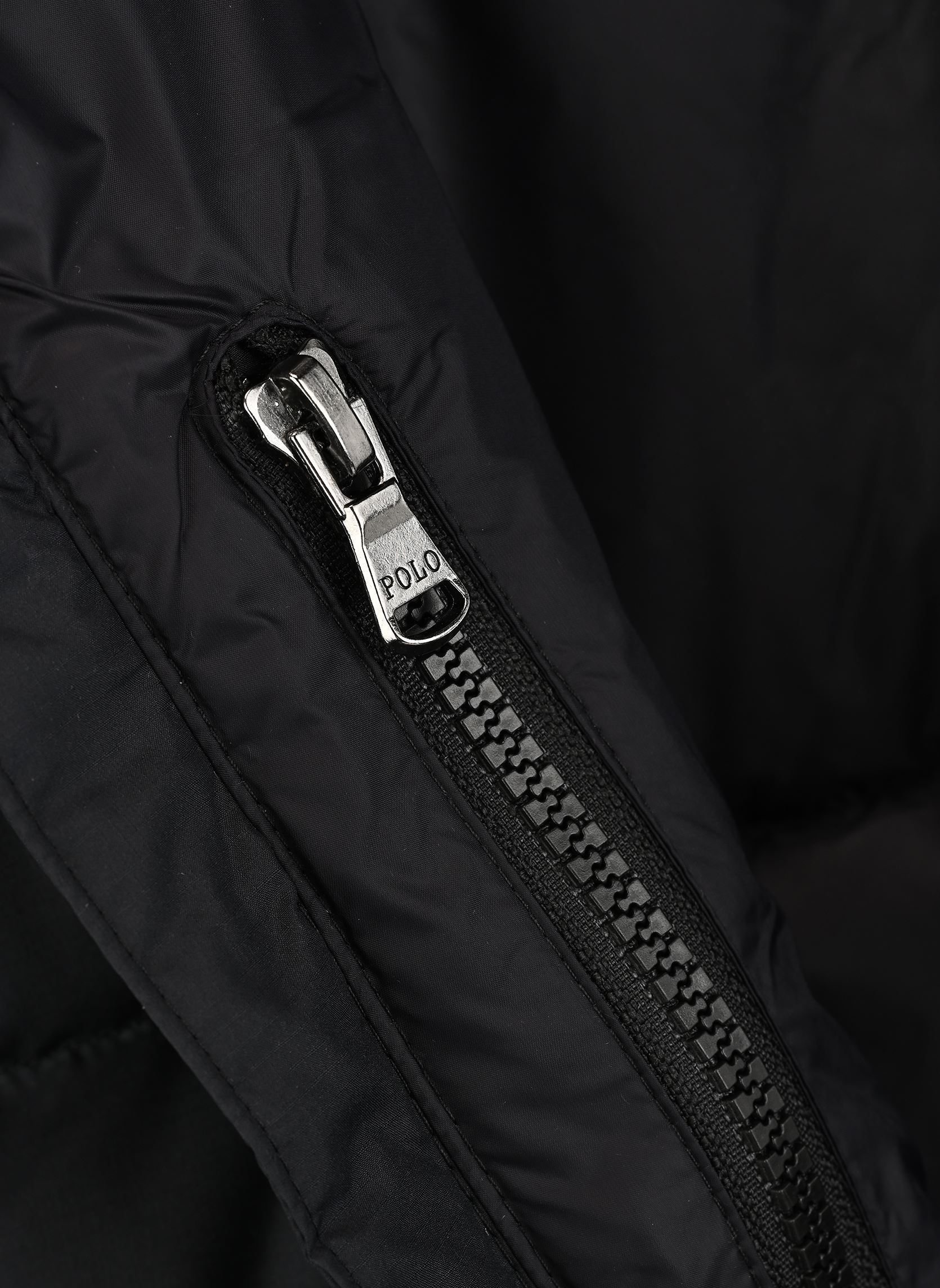 Gewatteerde jassen DOWN JKT-OUTERWEAR-BOMBER jongens zwart Polo Ralph Lauren Gewatteerde jassen DOWN JKT-OUTERWEAR-BOMBER jongens zwart POLO BLACK