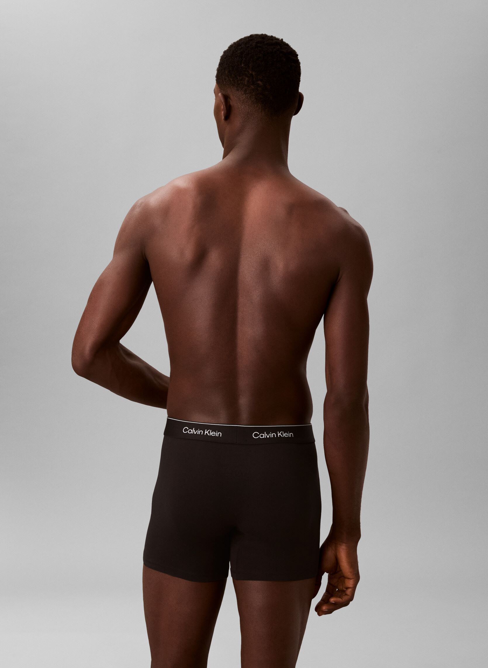 Pantalons Boxer Brief 3Pk LV00NB4394 homme noir Calvin Klein Pantalons Boxer Brief 3Pk LV00NB4394 homme noir BLACK W/ DTM WB