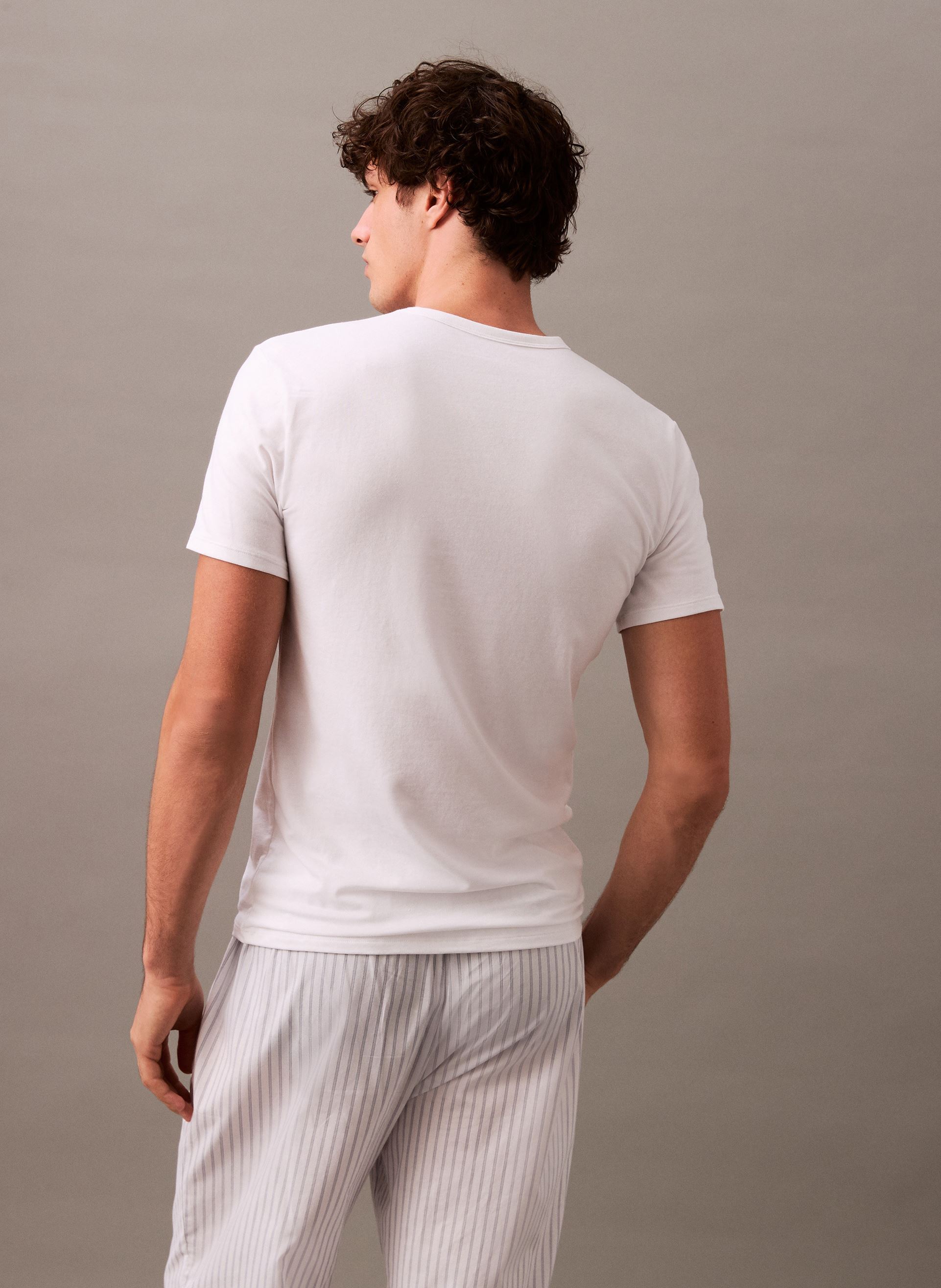 Tee-shirts manches courtes S/S V Neck 3Pk LV00NB4186 homme blanc Calvin Klein Tee-shirts manches courtes S/S V Neck 3Pk LV00NB4186 homme blanc WHITE