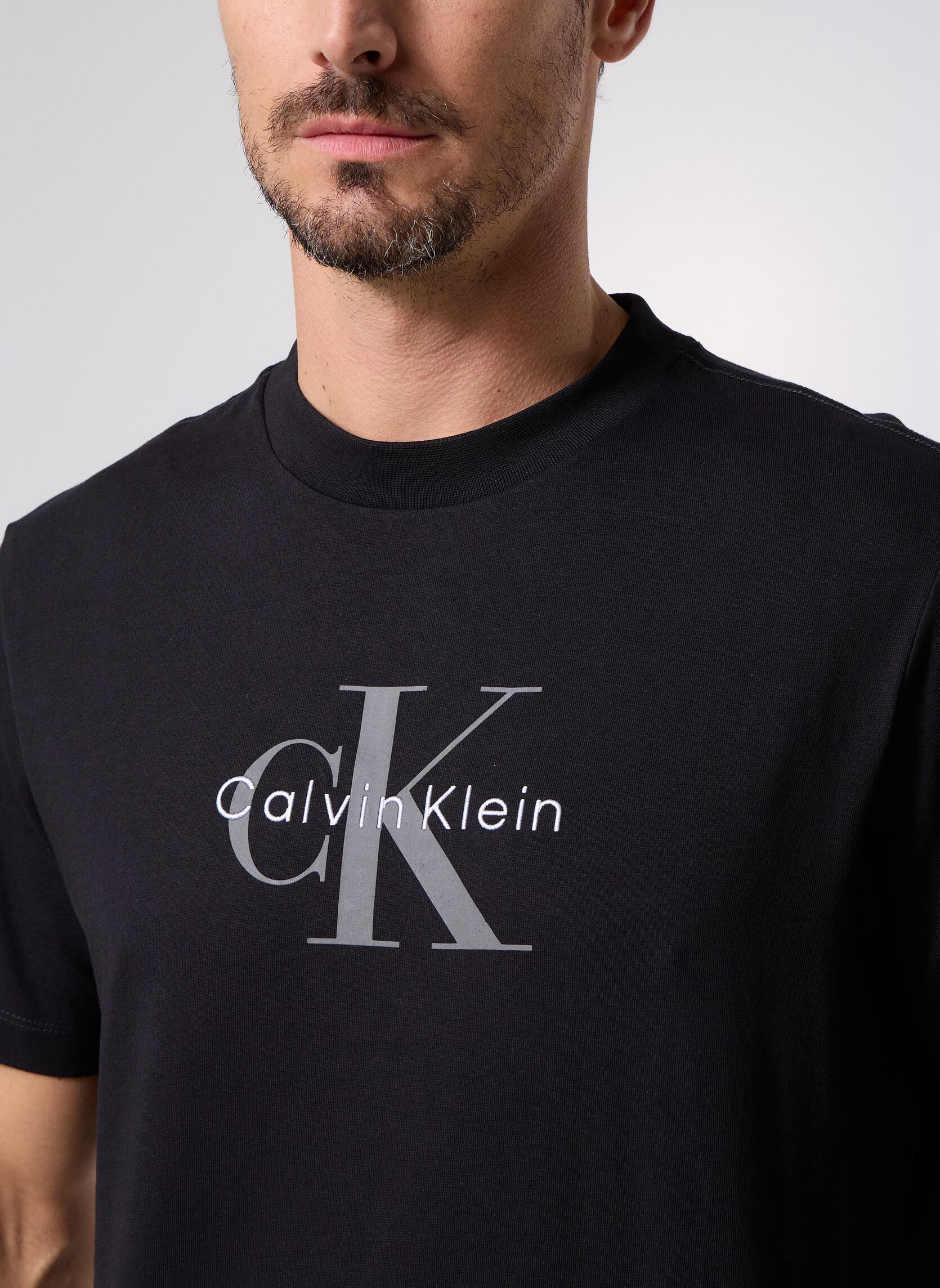 Kurzarm-T-Shirts Ss Hero Monologo Tee LV04RB862G herren schwarz Calvin Klein Jeans Kurzarm-T-Shirts Ss Hero Monologo Tee LV04RB862G herren schwarz Black