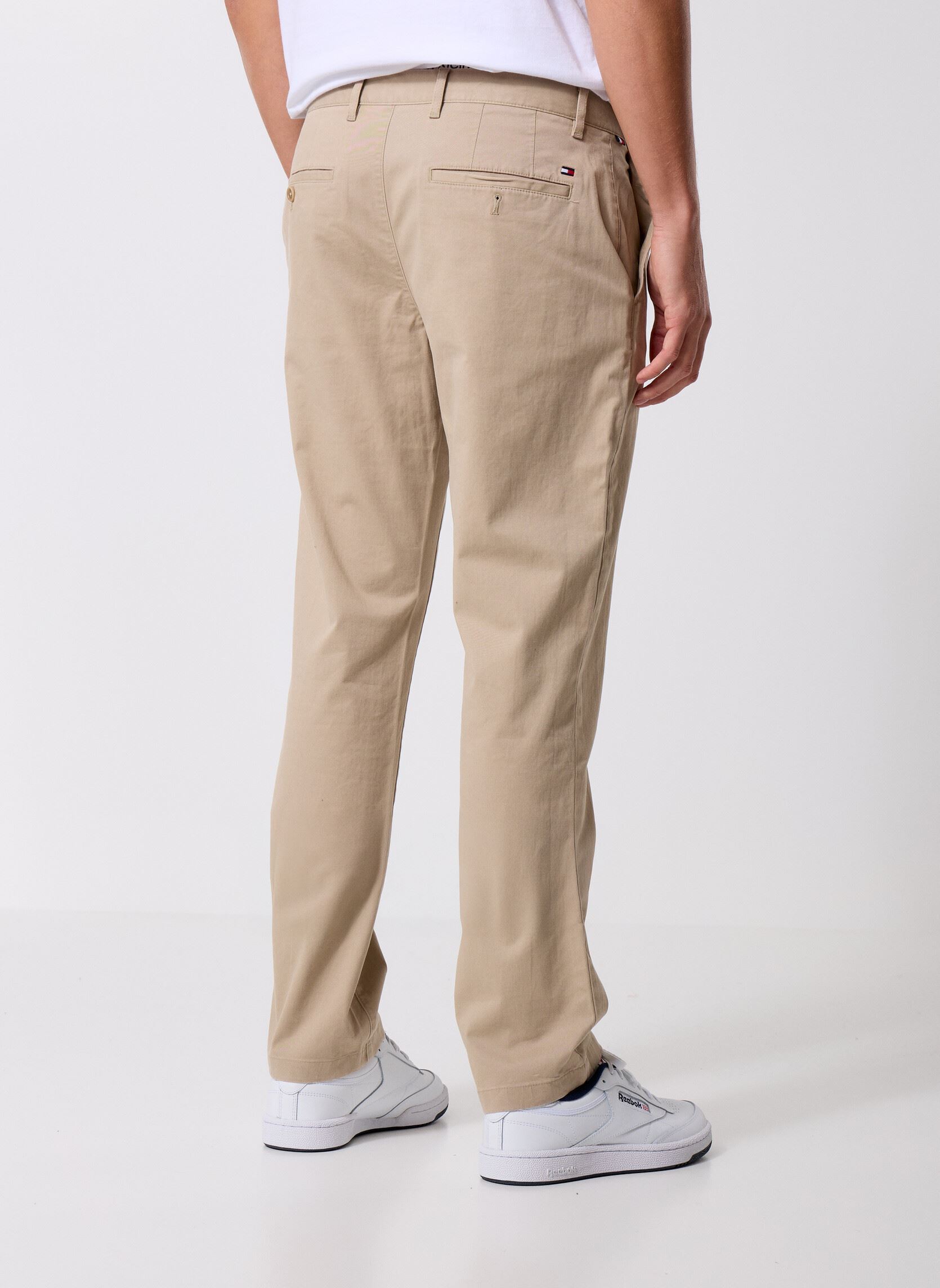 Pantalons chino Core Denton Essentia MW0MW41993 homme beige Tommy Hilfiger Pantalons chino Core Denton Essentia MW0MW41993 homme beige BATIQUE KHAKI