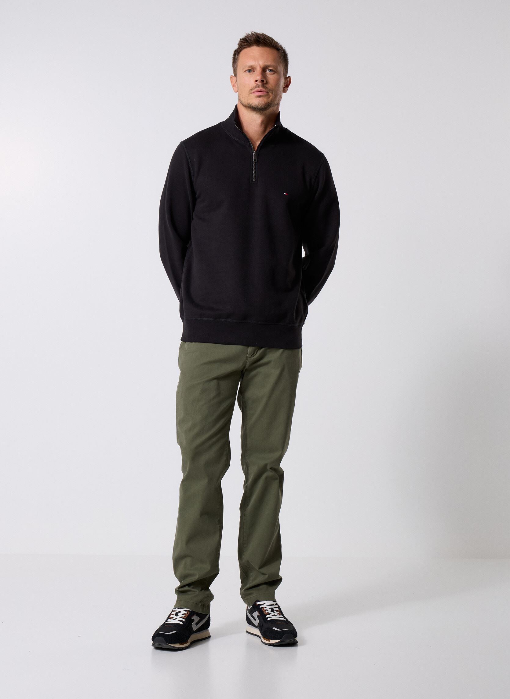 Sweats zippés Essential Fleece 1/4 MW0MW37233 homme noir Tommy Hilfiger Sweats zippés Essential Fleece 1/4 MW0MW37233 homme noir BLACK