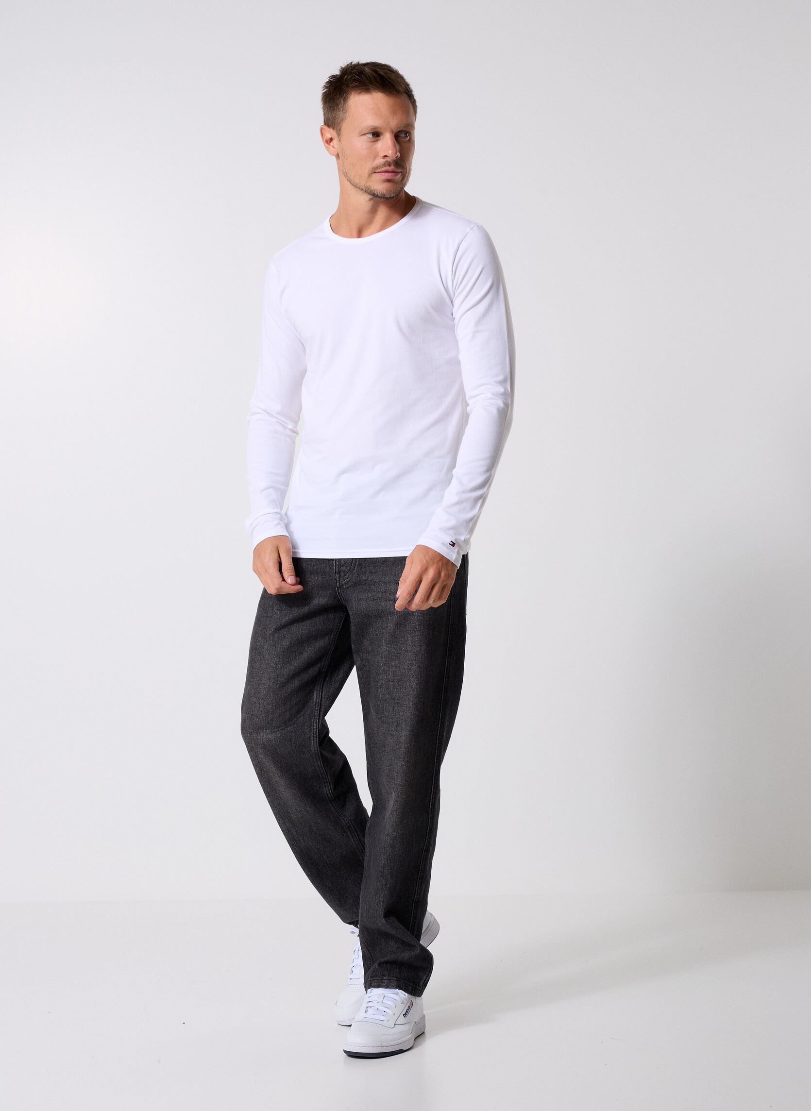 Tee-shirts manches longues 3P Ls Tee UM0UM03022 homme noir Tommy Hilfiger Tee-shirts manches longues 3P Ls Tee UM0UM03022 homme noir BLACK/WHITE/GREY HEATHER