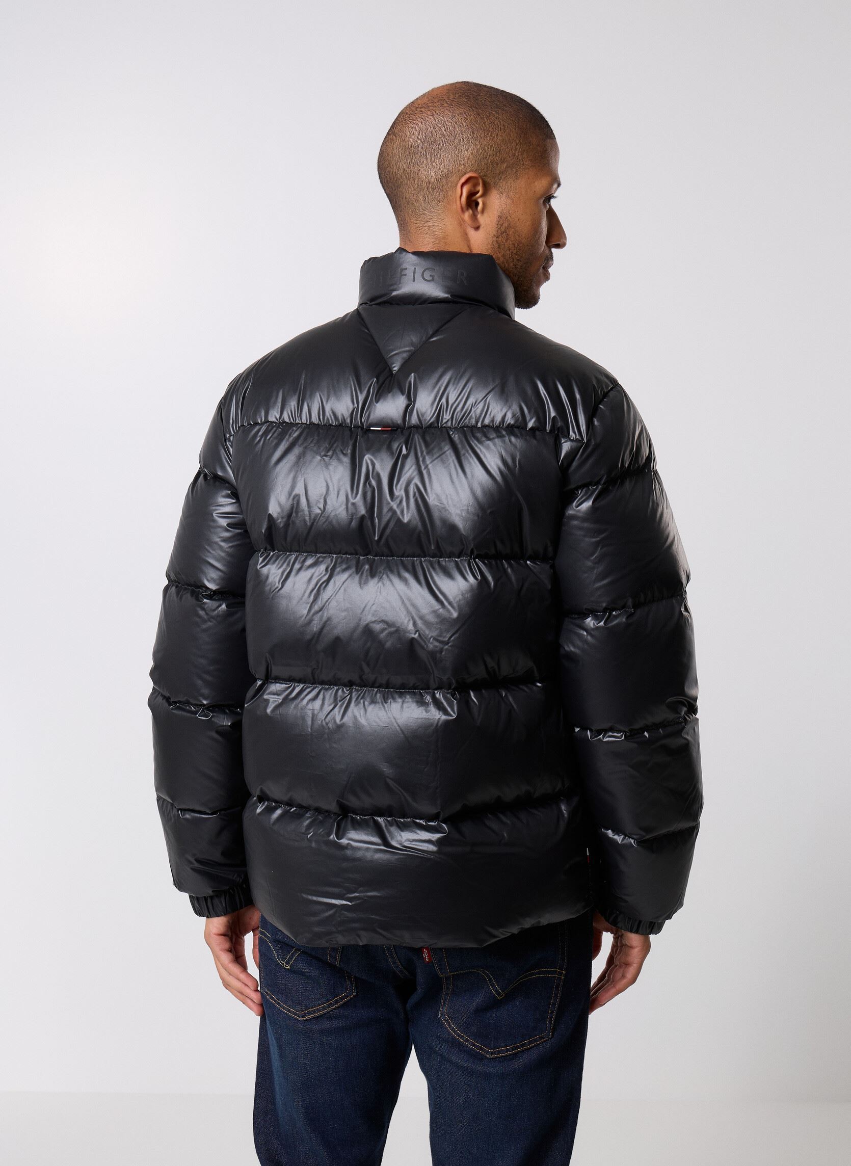 Vestes Shiny Down Stand Puf MW0MW40617 homme noir Tommy Hilfiger Vestes Shiny Down Stand Puf MW0MW40617 homme noir BLACK
