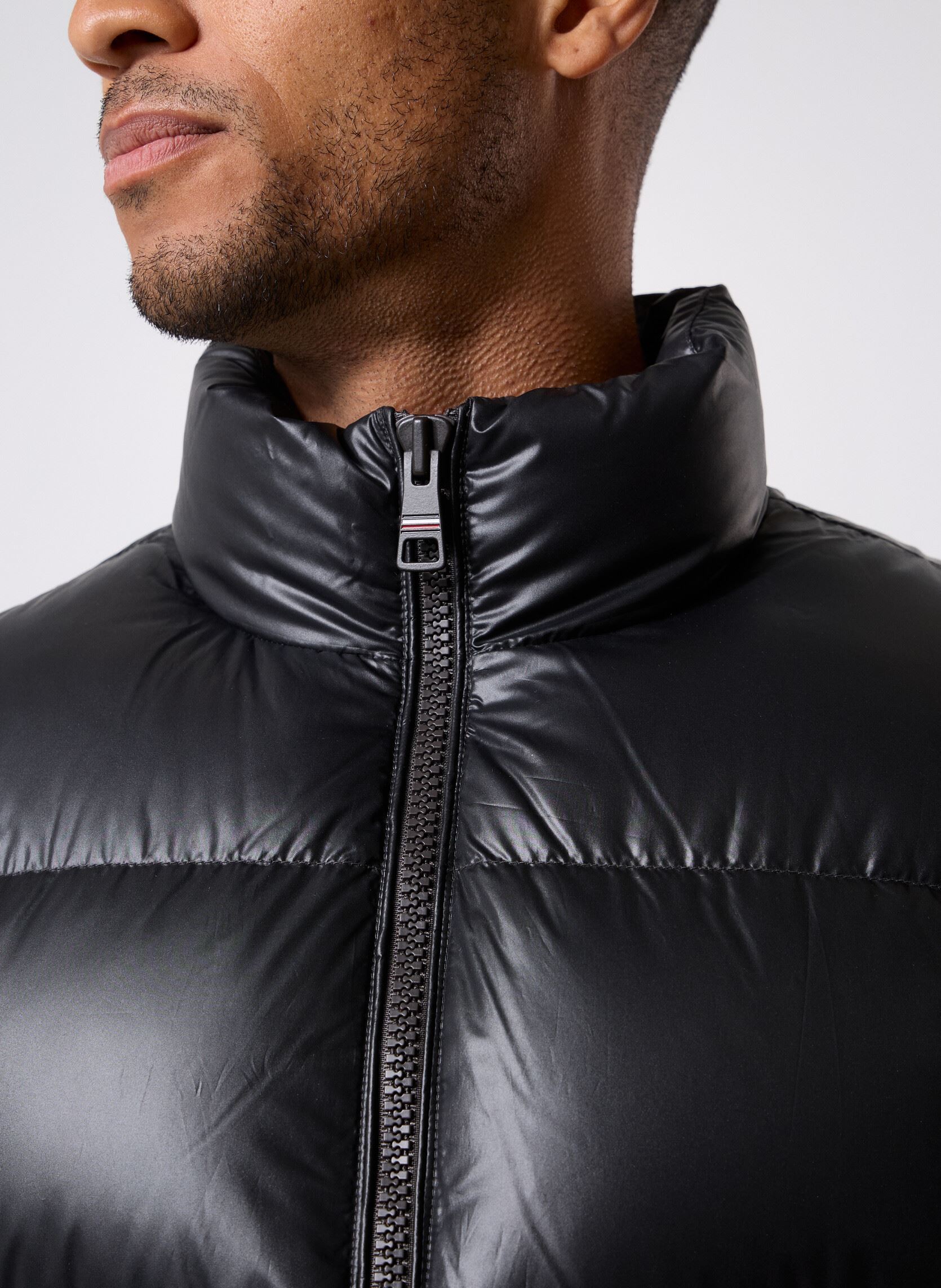 Vestes Shiny Down Stand Puf MW0MW40617 homme noir Tommy Hilfiger Vestes Shiny Down Stand Puf MW0MW40617 homme noir BLACK