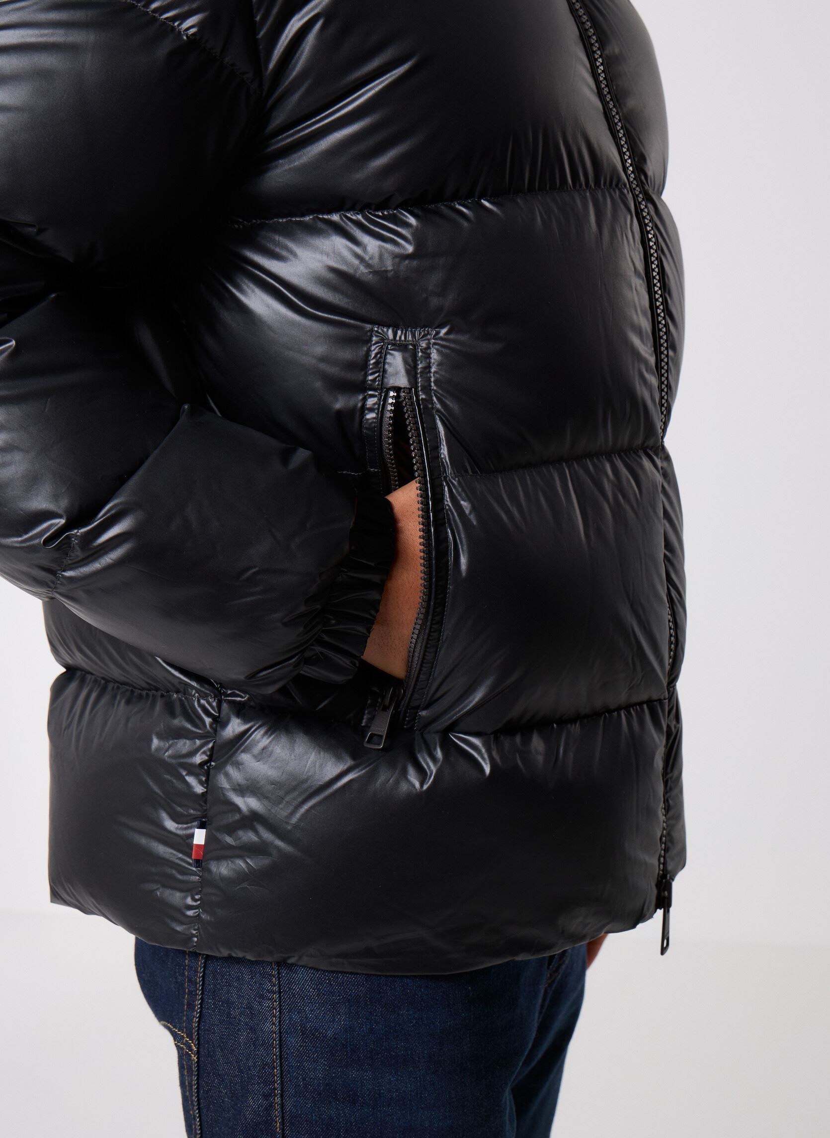 Vestes Shiny Down Stand Puf MW0MW40617 homme noir Tommy Hilfiger Vestes Shiny Down Stand Puf MW0MW40617 homme noir BLACK