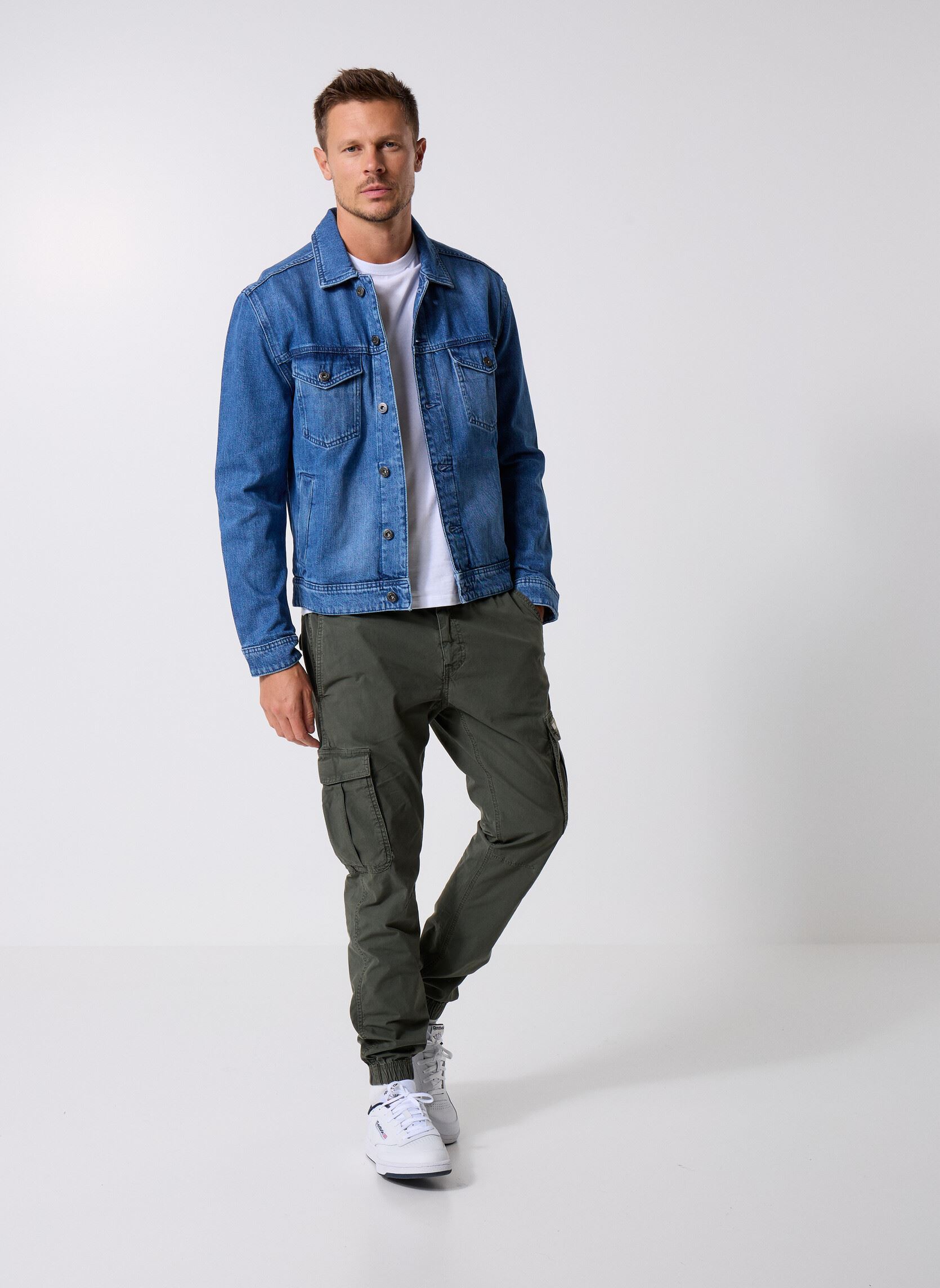 Pantalons chino Tjm Scanton Cargo Jo DM0DM22003 homme vert Tommy Jeans Pantalons chino Tjm Scanton Cargo Jo DM0DM22003 homme vert GREEN