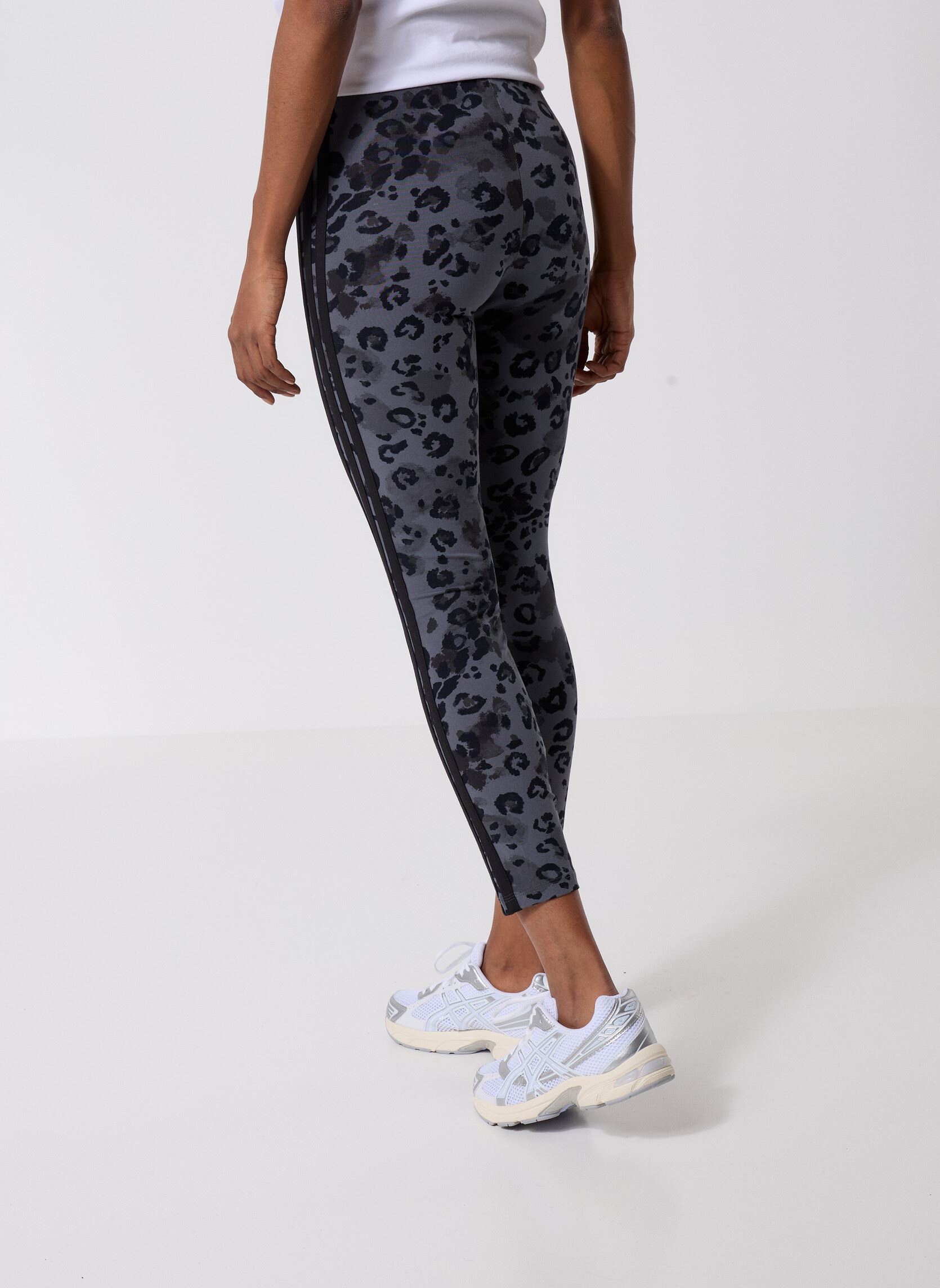 Leggings W AOP LEG femme gris adidas sportswear Leggings W AOP LEG femme gris Multco/Grefiv