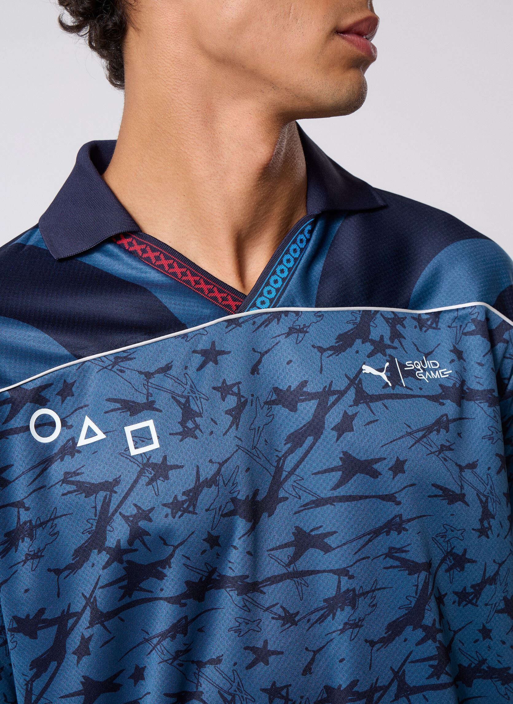 Tee-shirts manches courtes Puma X Squid Game Aop Relaxed Football J homme bleu Puma Tee-shirts manches courtes Puma X Squid Game Aop Relaxed Football J homme bleu New Navy