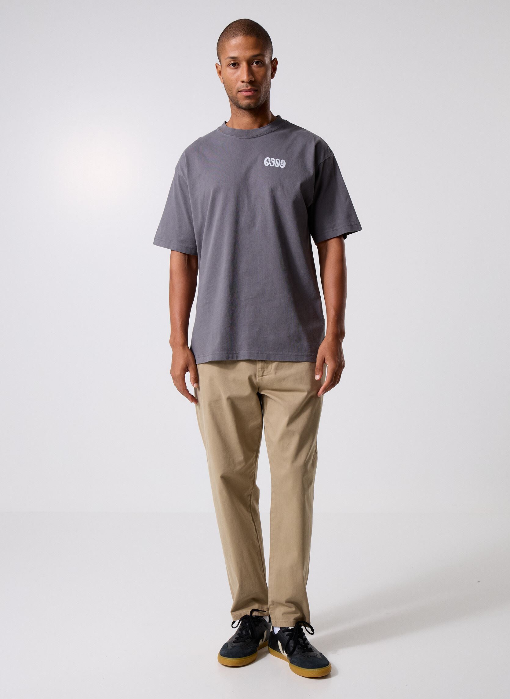 Tee-shirts manches courtes EARTHBOUND LOOSE FIT SS TEE Asphalt VN00 homme gris Vans Tee-shirts manches courtes EARTHBOUND LOOSE FIT SS TEE Asphalt VN00 homme gris Asphalt