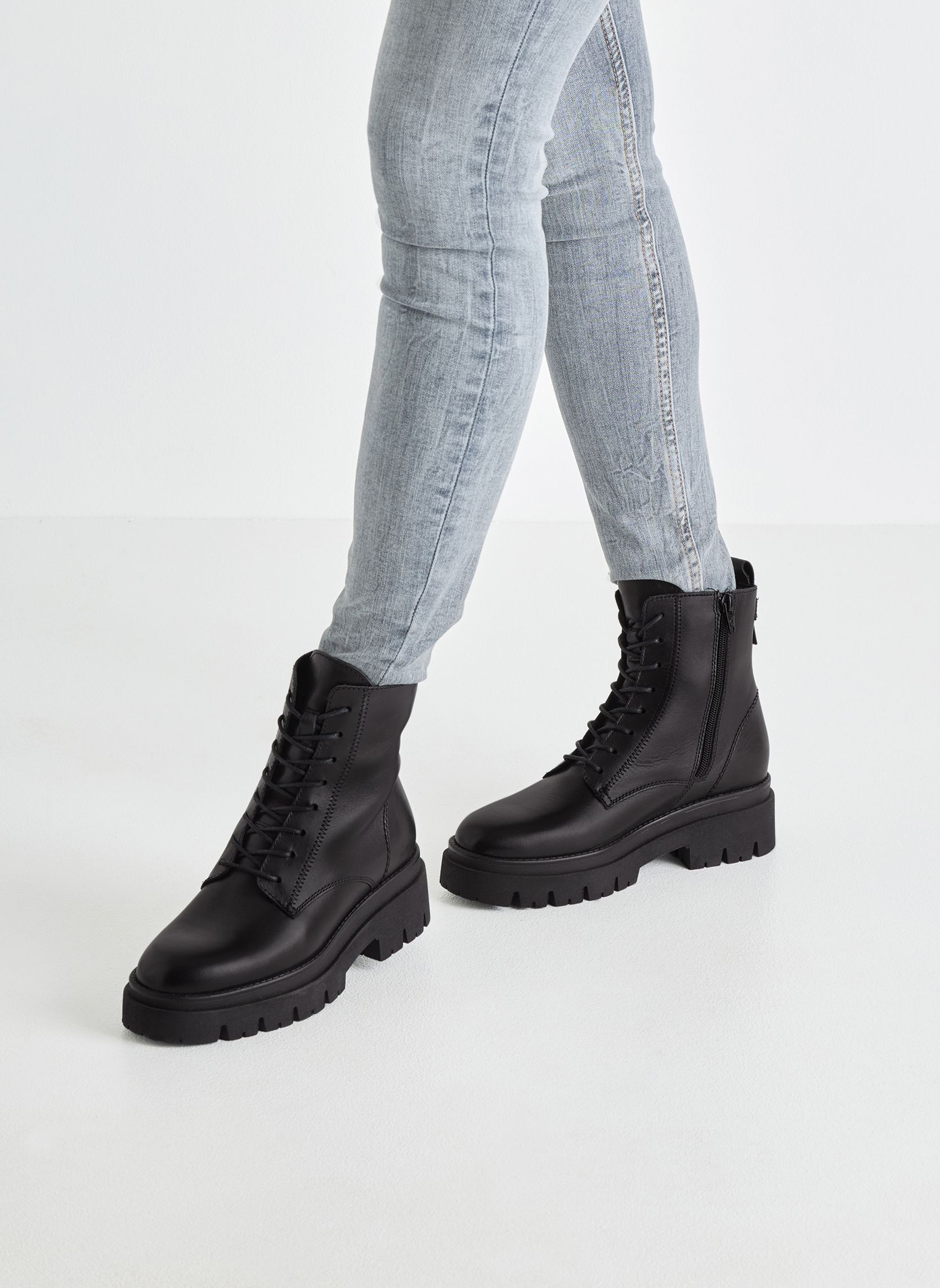 Bottines basses 1-25268-45 femme noir Tamaris Bottines basses 1-25268-45 femme noir Noir