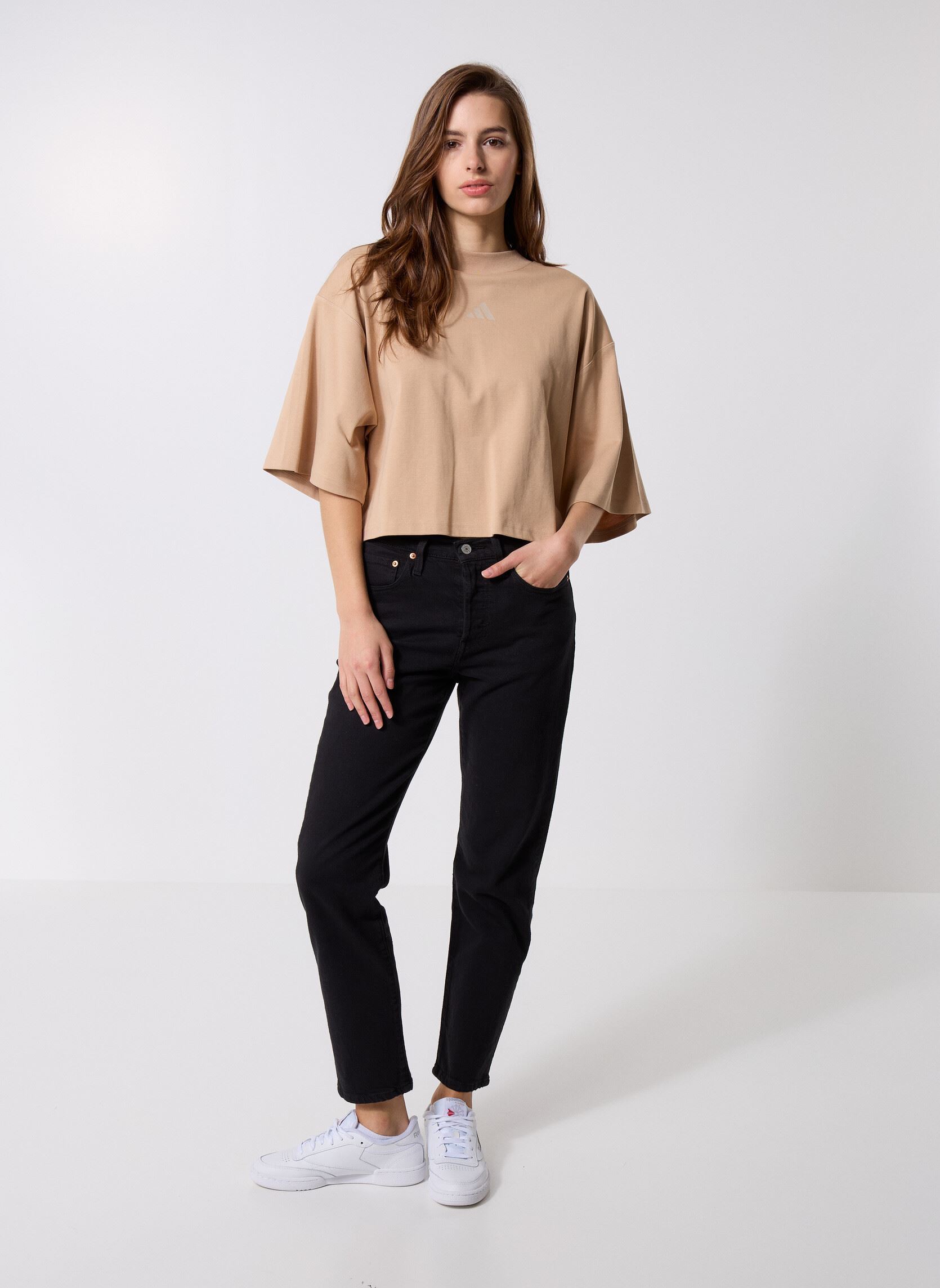 T-shirts met korte mouwen W CE Q2 TEE dames beige adidas sportswear T-shirts met korte mouwen W CE Q2 TEE dames beige WARSAN