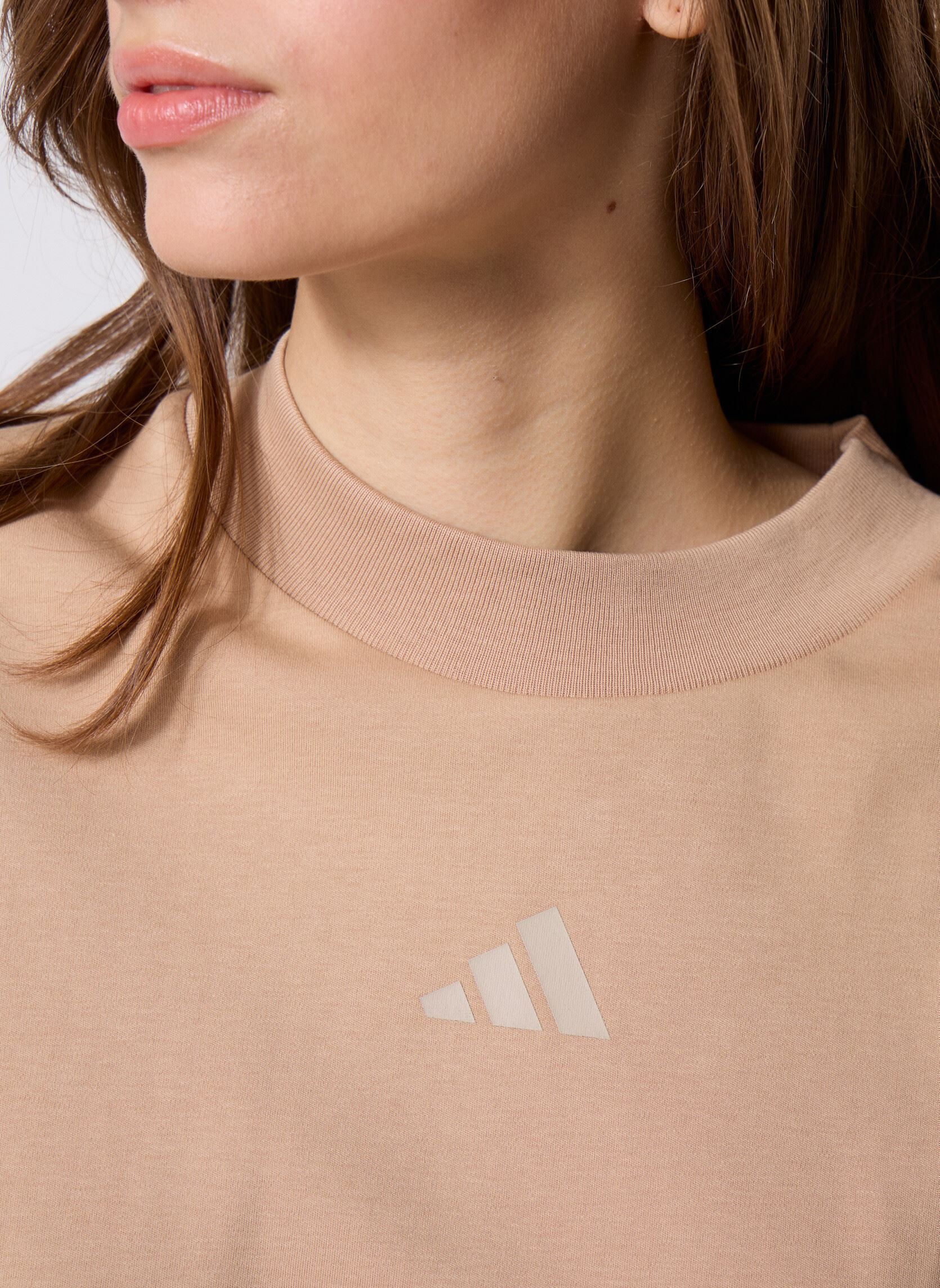 T-shirts met korte mouwen W CE Q2 TEE dames beige adidas sportswear T-shirts met korte mouwen W CE Q2 TEE dames beige WARSAN