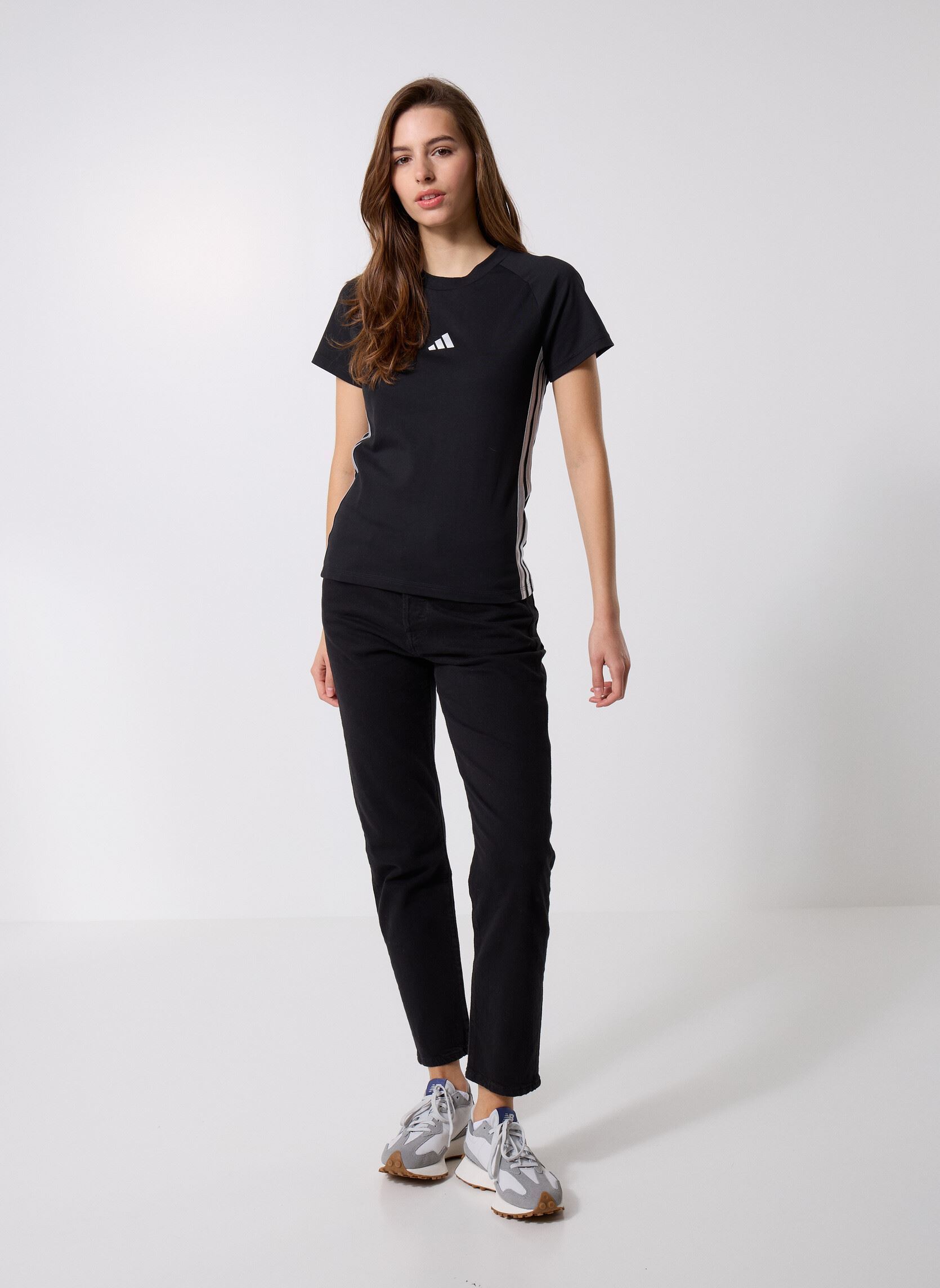 Tee-shirts manches courtes W HOL TEE femme noir adidas sportswear Tee-shirts manches courtes W HOL TEE femme noir BLACK/SILVMT