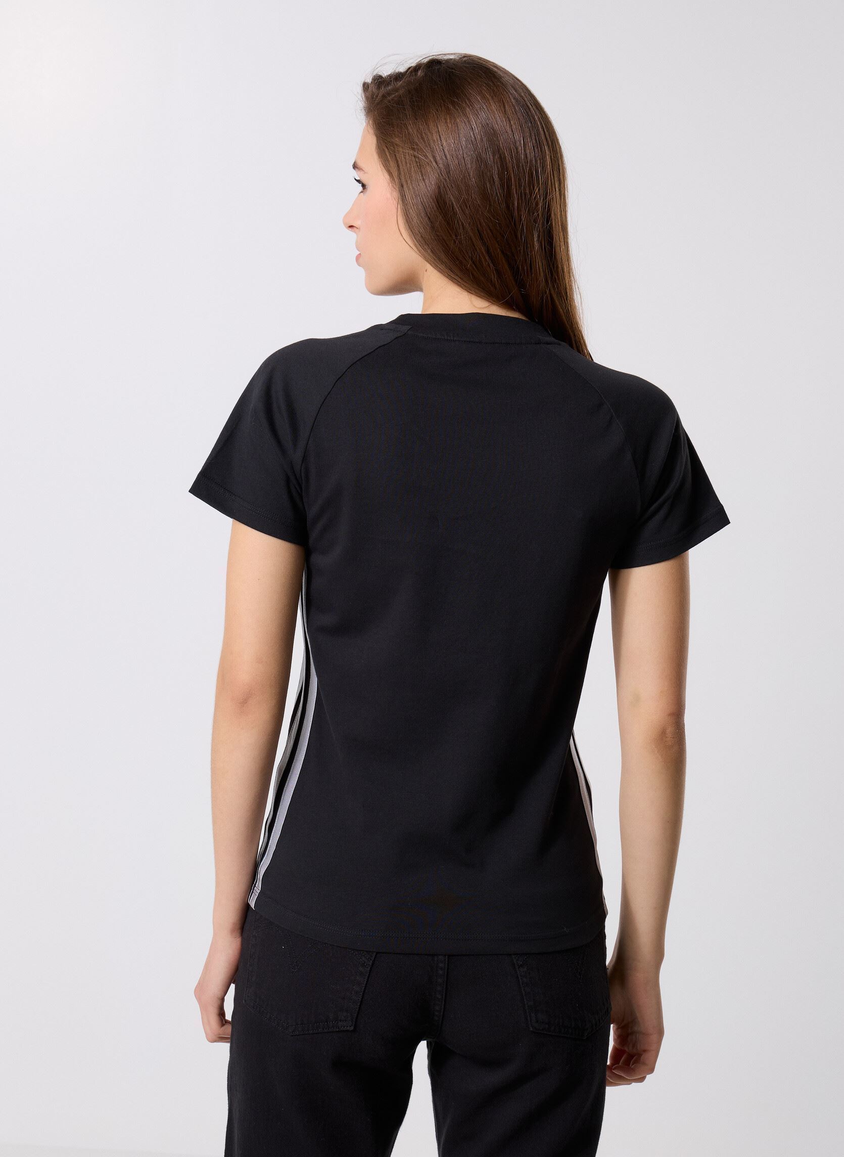Tee-shirts manches courtes W HOL TEE femme noir adidas sportswear Tee-shirts manches courtes W HOL TEE femme noir BLACK/SILVMT