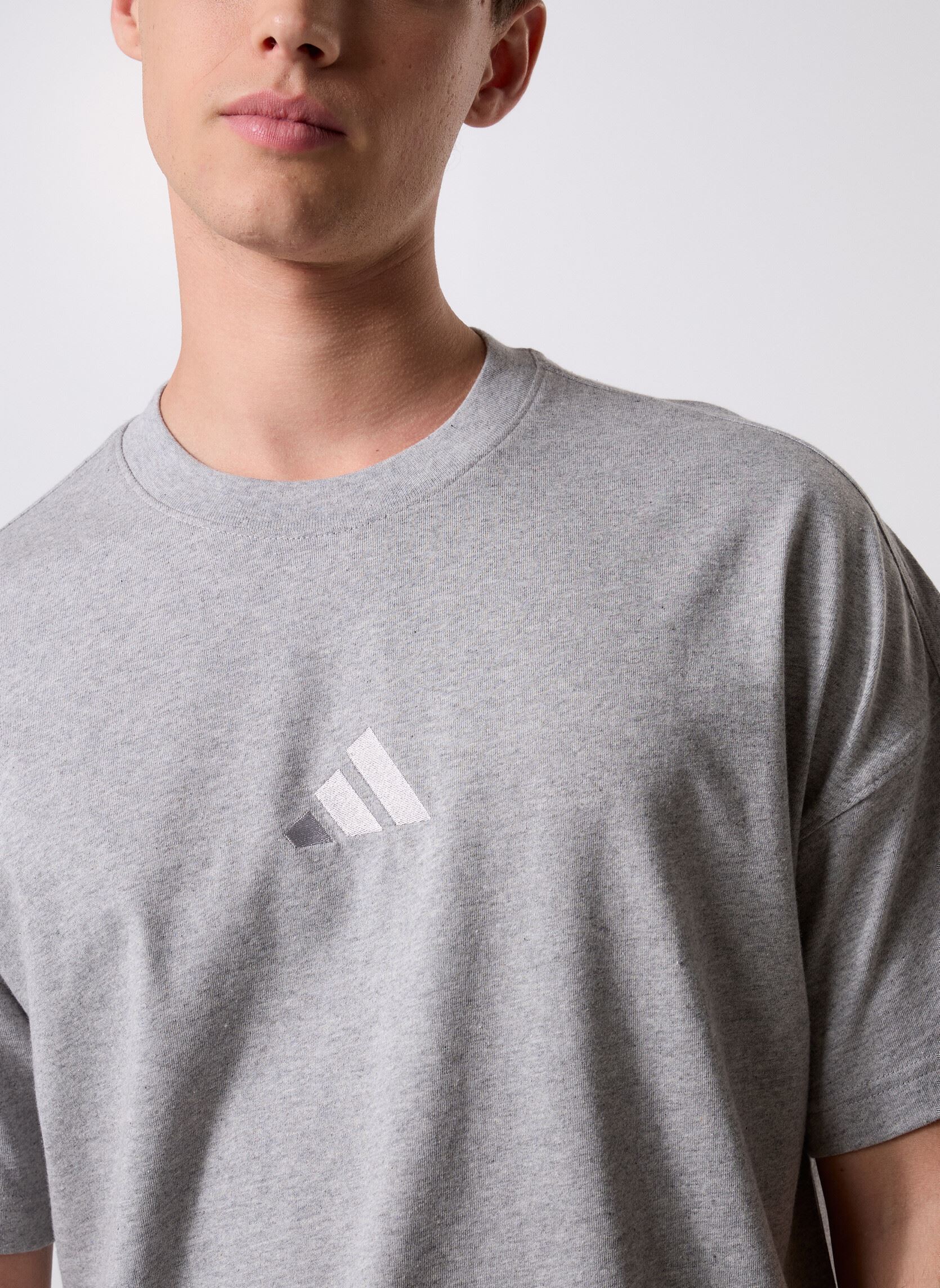 Tee-shirts manches courtes M A SZN T homme gris adidas sportswear Tee-shirts manches courtes M A SZN T homme gris Mgreyh