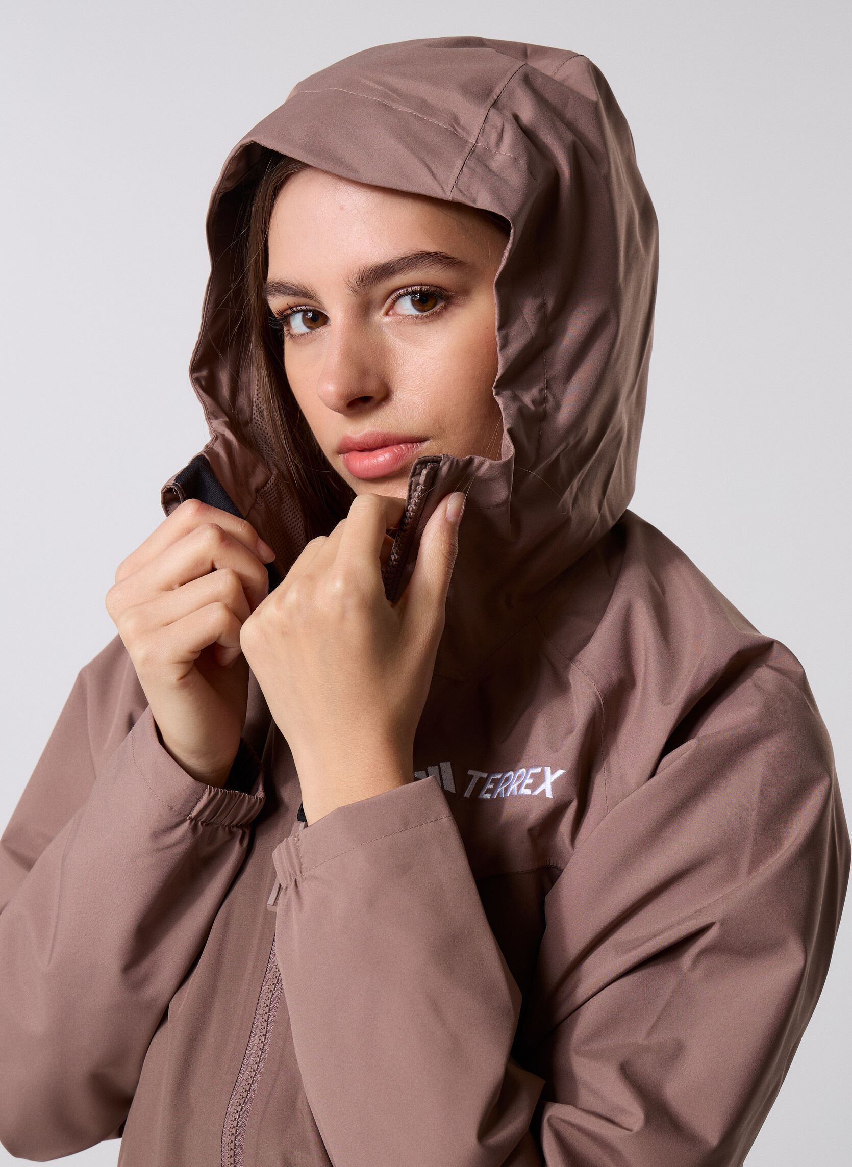 Vestes imperméable W Mt 2l Rain JK femme marron adidas performance Vestes imperméable W Mt 2l Rain JK femme marron Earstr/Trabrn