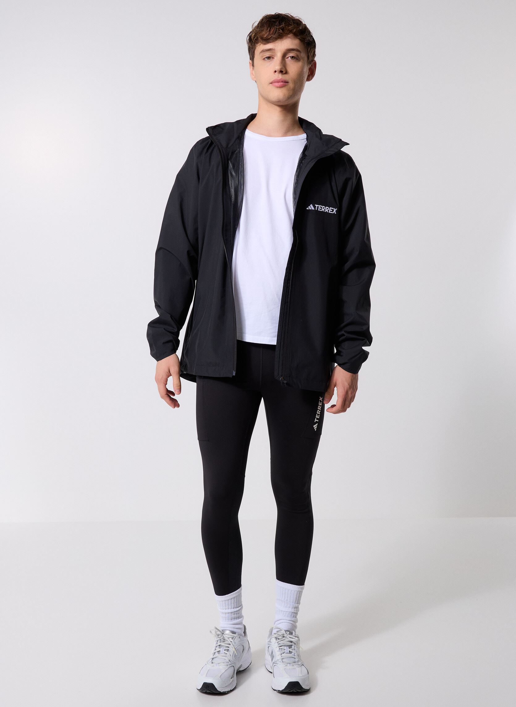 Windjacks Mt Ess 2L R Jkt heren zwart adidas performance Windjacks Mt Ess 2L R Jkt heren zwart Black