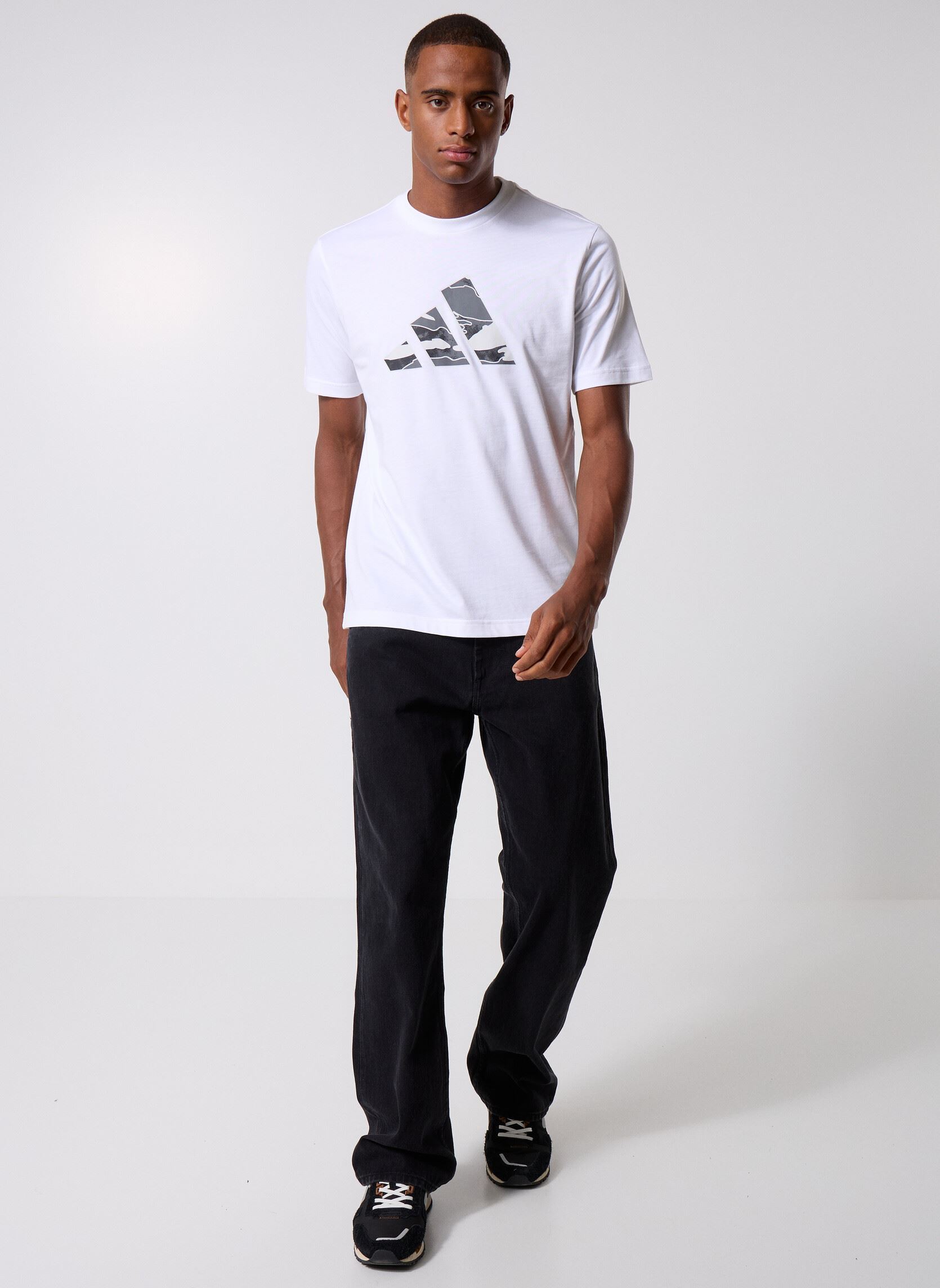 T-shirts met korte mouwen M CAMO LOGO T heren wit adidas sportswear T-shirts met korte mouwen M CAMO LOGO T heren wit WHITE