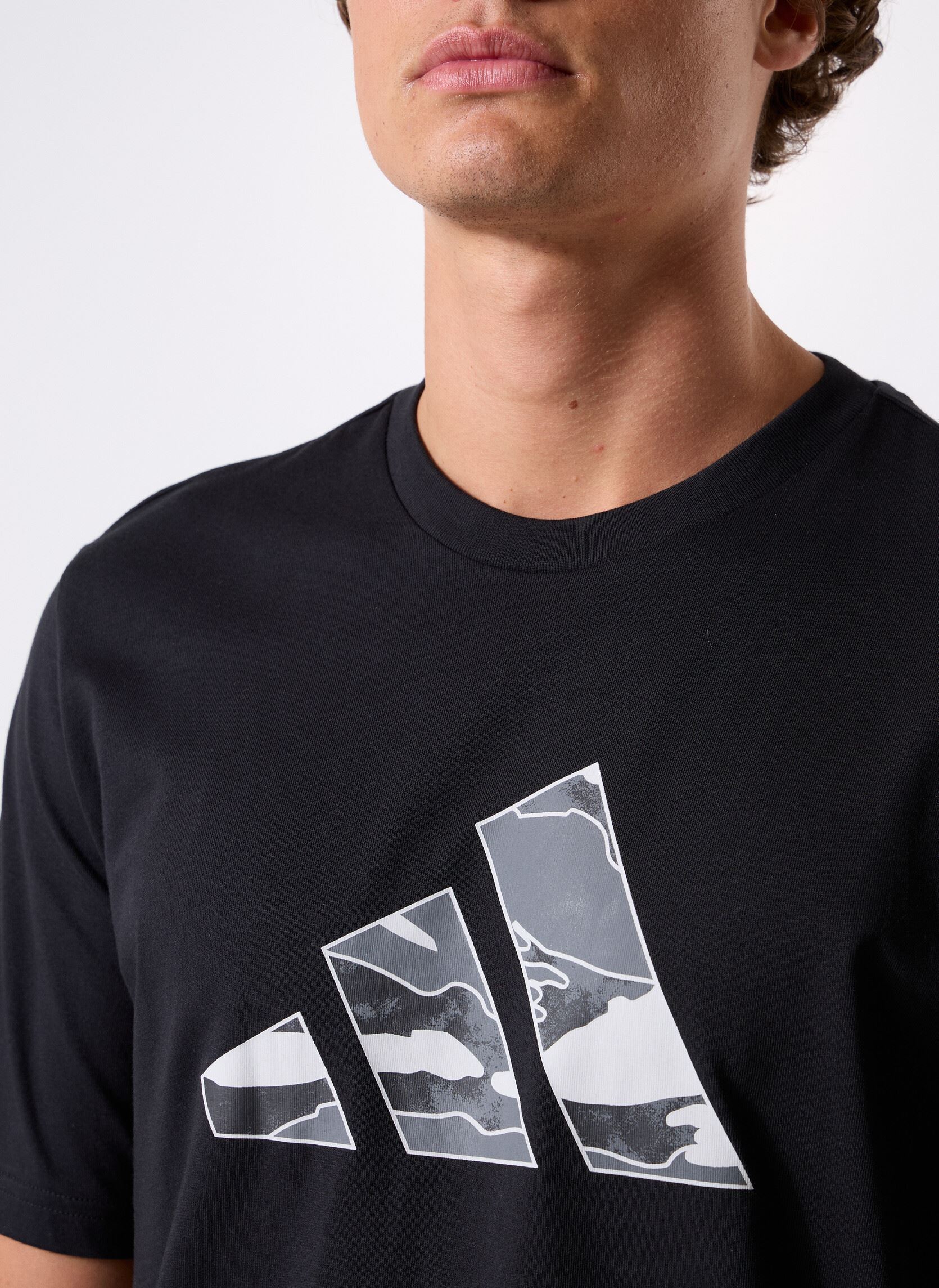 Tee-shirts manches courtes M CAMO LOGO T homme noir adidas sportswear Tee-shirts manches courtes M CAMO LOGO T homme noir BLACK