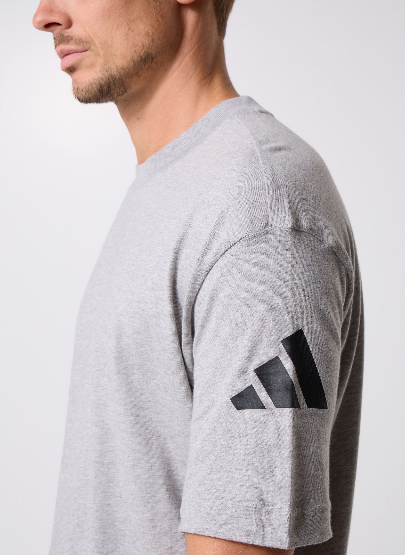Tee-shirts manches courtes M SJ T homme gris adidas sportswear Tee-shirts manches courtes M SJ T homme gris MGREYH/BLACK
